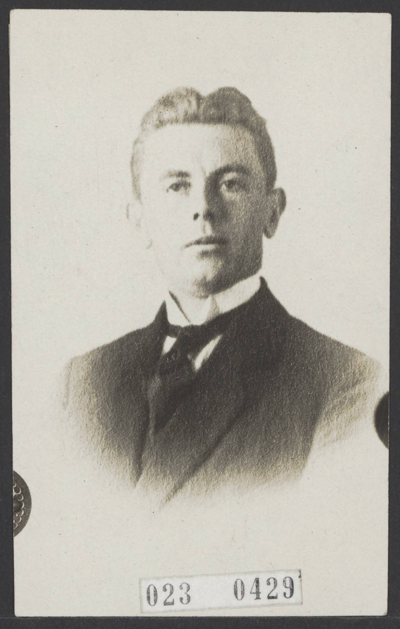 Fotocollectie Elsevier Binnenland — Prof. A.C. Bouman, wetenschappelijk ambtenaar aan het Rijksarchief te Utrecht, benoemd to hoogleraar in gothisch en germaanse filologie aan de universiteit van Stellenbosch — Foto: Fotopersbureau "Holland". Licentie: Set B: Rechtenvrij / Publiek Domein. Bron: Nationaal Archief. http://hdl.handle.net/10648/add4aeda-d0b4-102d-bcf8-003048976d84