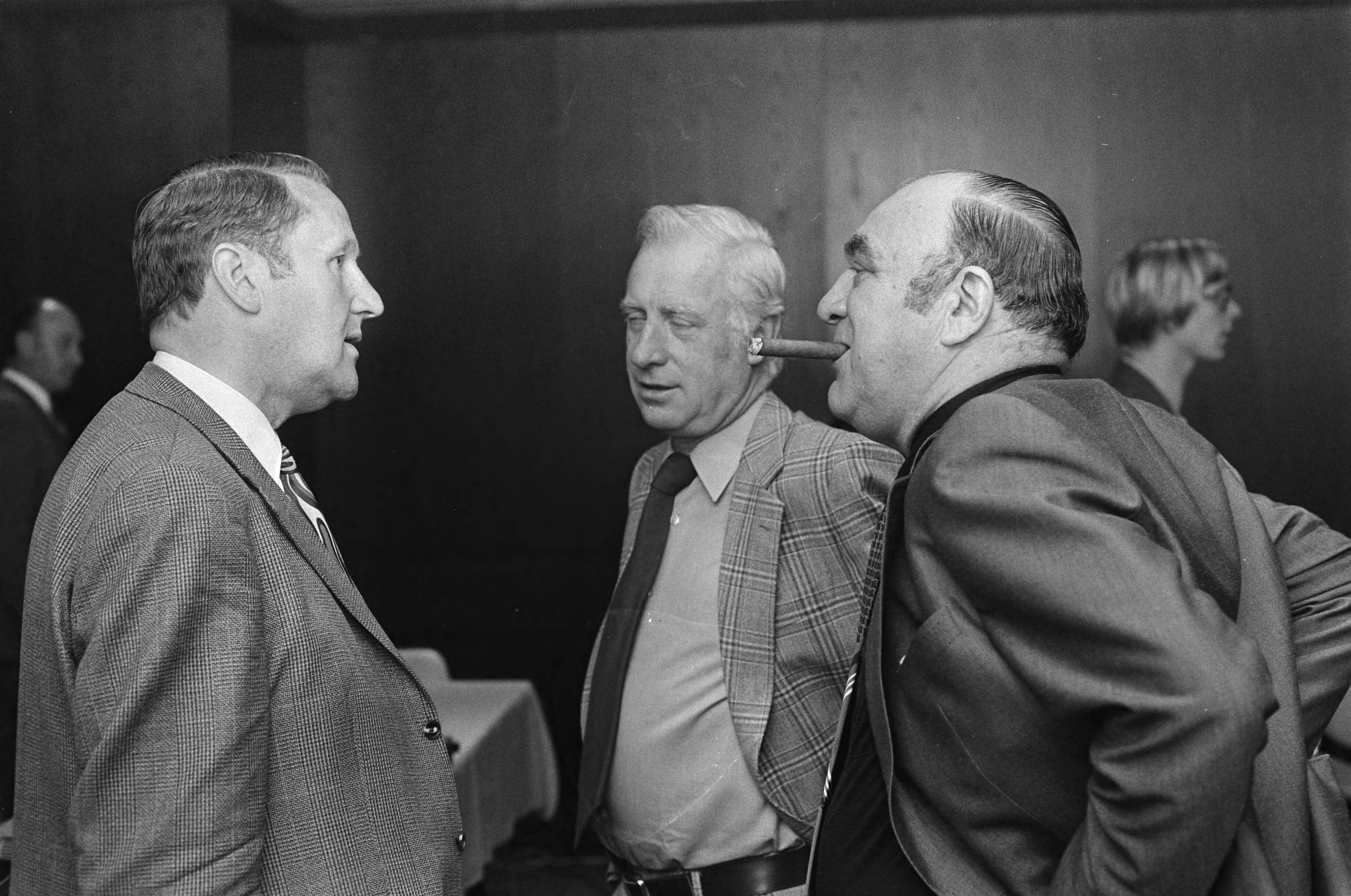 Fotocollectie Anefo — Jaarvergadering KNVB betaald voetbal in Utrecht; v.l.n.r. Thijs Jansen , De Stoop en Henk Zon — Foto: Croes, Rob C. / Anefo. Licentie: Set B: Rechtenvrij / Publiek Domein. Bron: Nationaal Archief. http://hdl.handle.net/10648/ac4cf784-d0b4-102d-bcf8-003048976d84