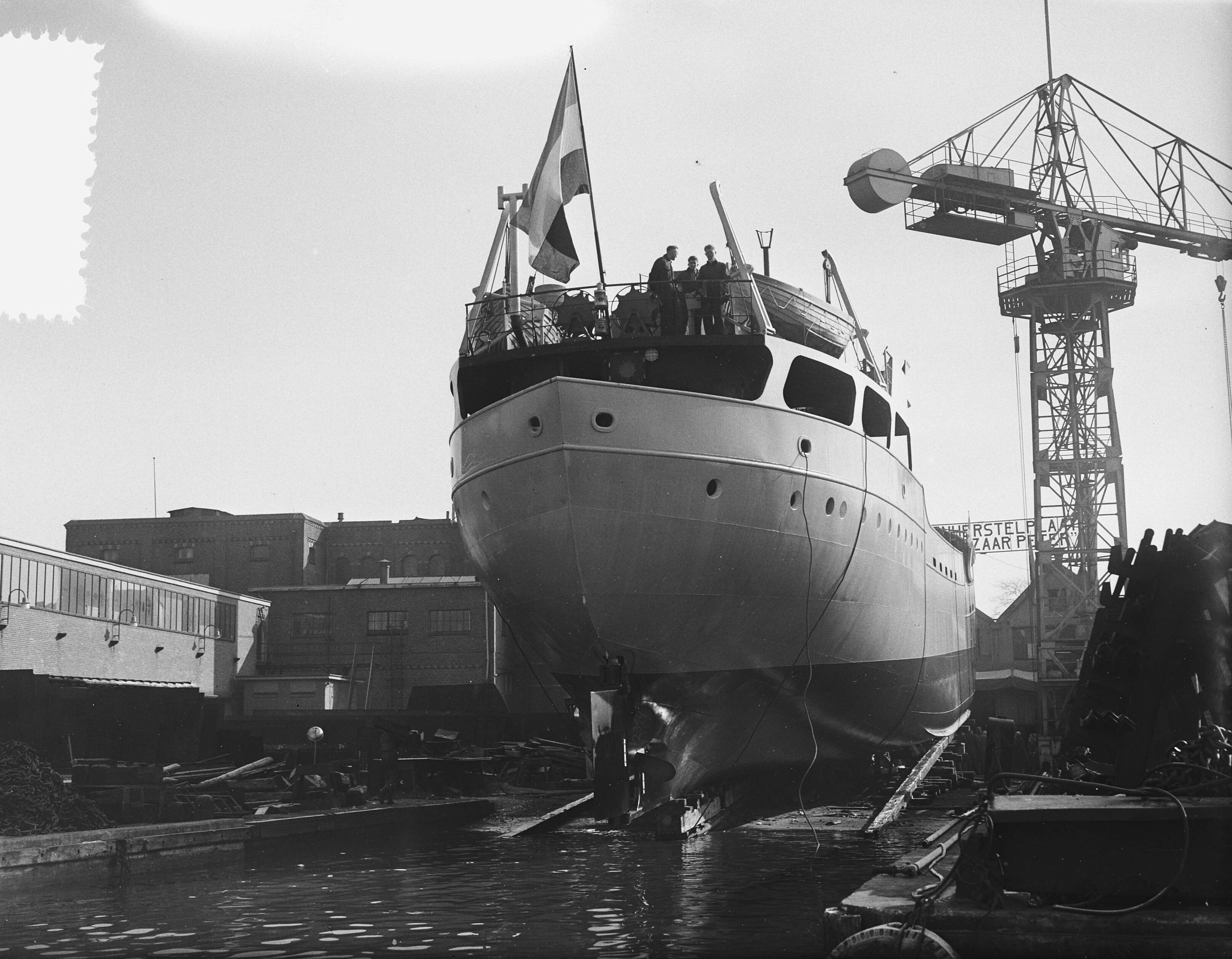 Tewaterlating van het m.s. "Ulla Danielsen" bij de Zaanlandse Scheepsbouw Maatschappij — Foto: Bilsen, Joop van / Anefo. — Licentie: Set B: Rechtenvrij / Publiek Domein. Bron: Nationaal Archief. http://hdl.handle.net/10648/a94447e0-d0b4-102d-bcf8-003048976d84