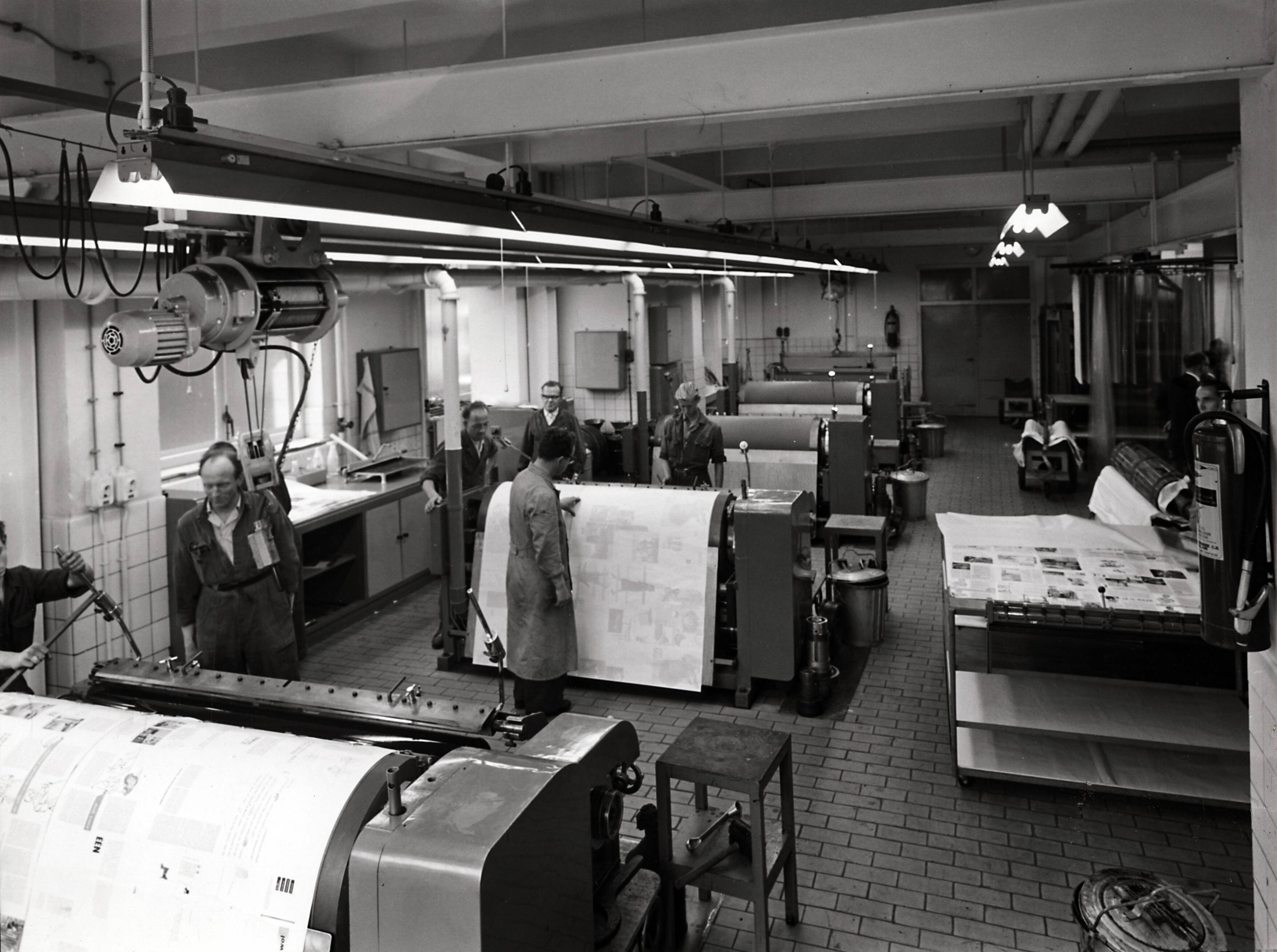 Collectie nader te bepalen — [Drukkerij N.V. De Spaarnestad] — Foto: Fotograaf Onbekend / Fotobureau onbekend / Spaarnestad Photo (05887). Licentie: Set B: Rechtenvrij / Publiek Domein. Bron: Nationaal Archief. http://hdl.handle.net/10648/35429da6-3b0c-a382-e063-6df0900a6686