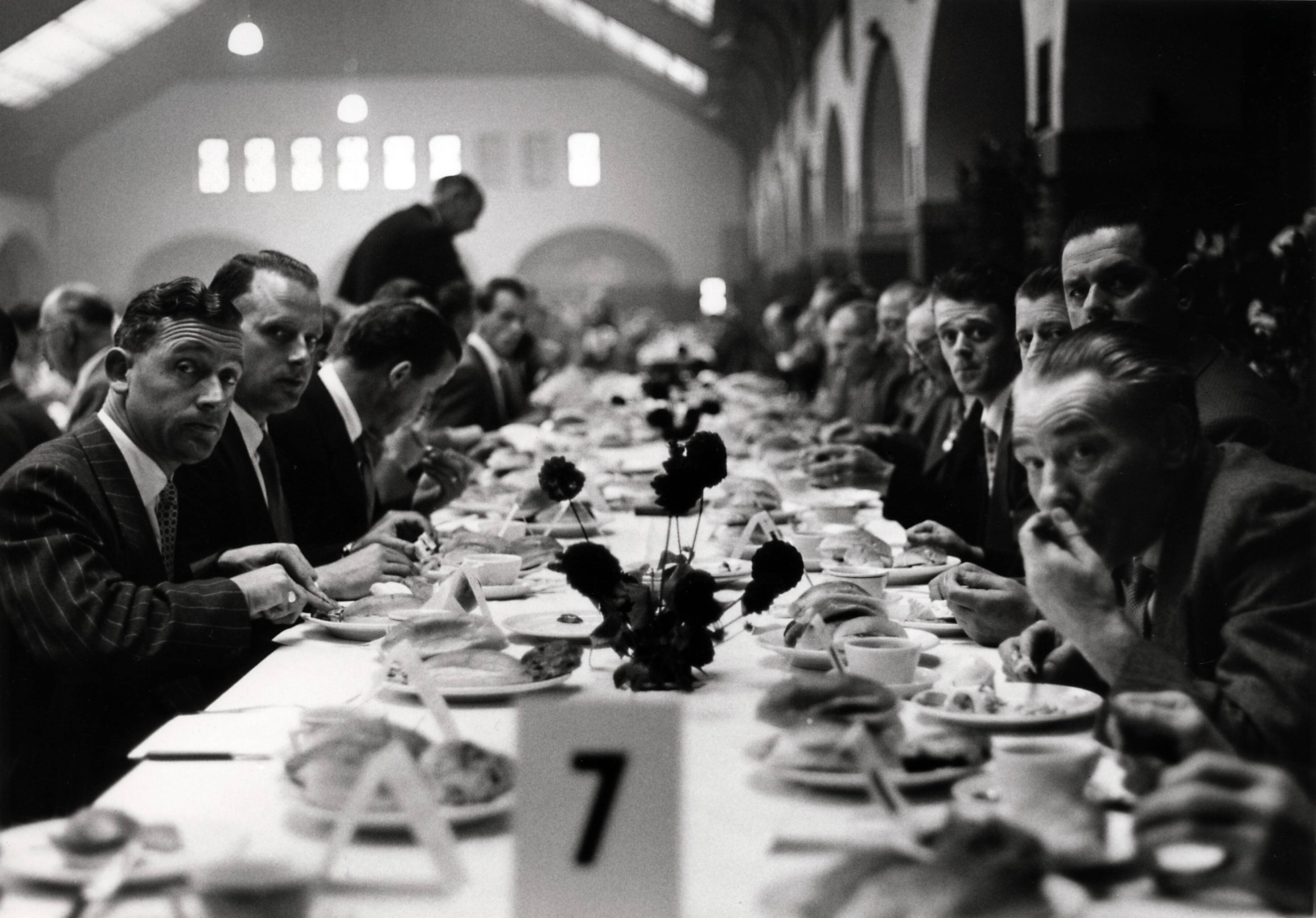 Collectie nader te bepalen — [50-jarig jubileum N.V. De Spaarnestad. Feestelijk ontbijt voor het personeel in het Krelagehuis te Haarlem] — Foto: Fotograaf Onbekend / Fotobureau onbekend / Spaarnestad Photo (05887). Licentie: Set B: Rechtenvrij / Publiek Domein. Bron: Nationaal Archief. http://hdl.handle.net/10648/35429da6-3a77-a382-e063-6df0900a6686
