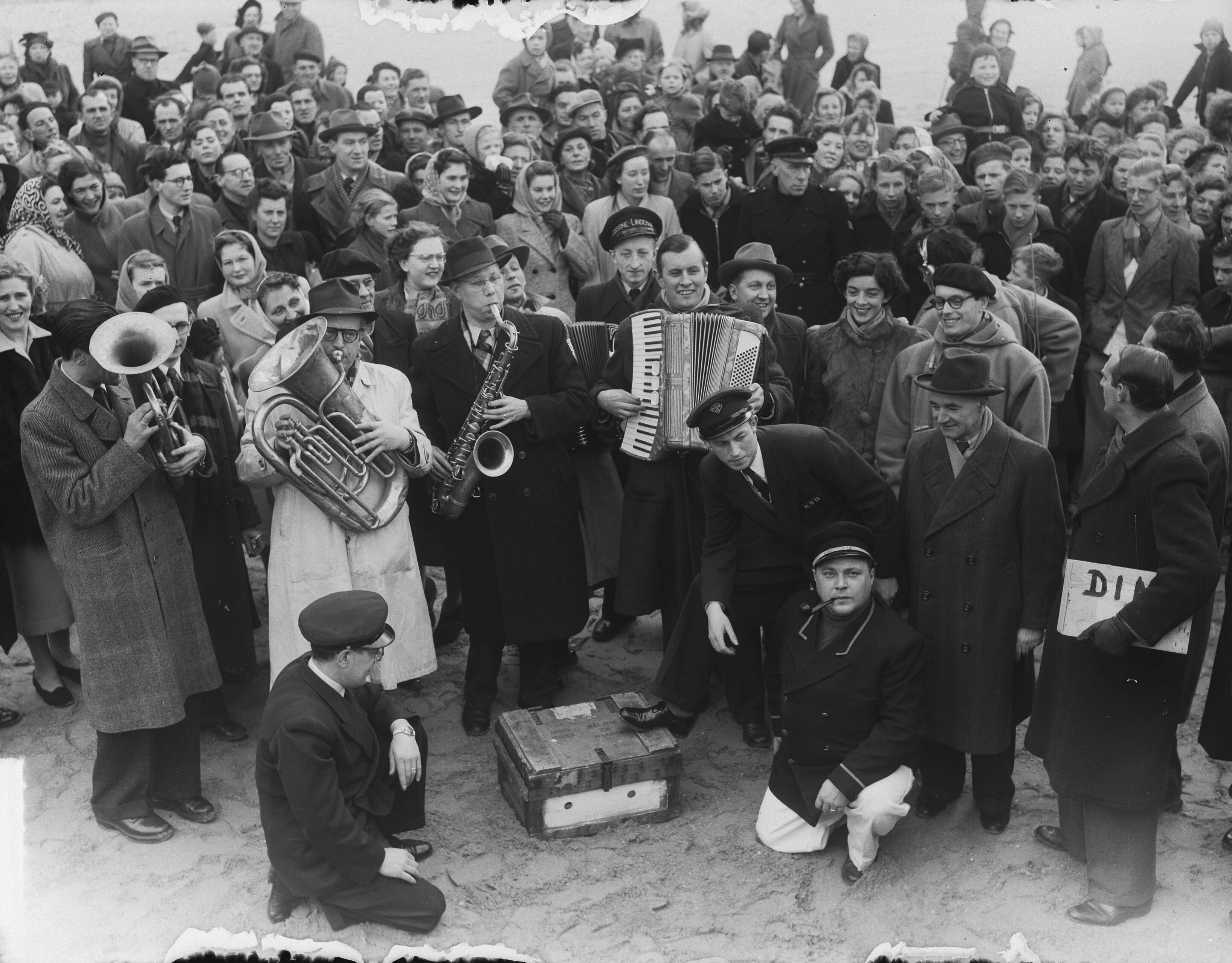 Fotocollectie Anefo — Tewaterlating van "Het Ding" te Zandvoort — Foto: Vogel, Carel L. de / Anefo. Licentie: Set B: Rechtenvrij / Publiek Domein. Bron: Nationaal Archief. http://hdl.handle.net/10648/a8e5d11a-d0b4-102d-bcf8-003048976d84