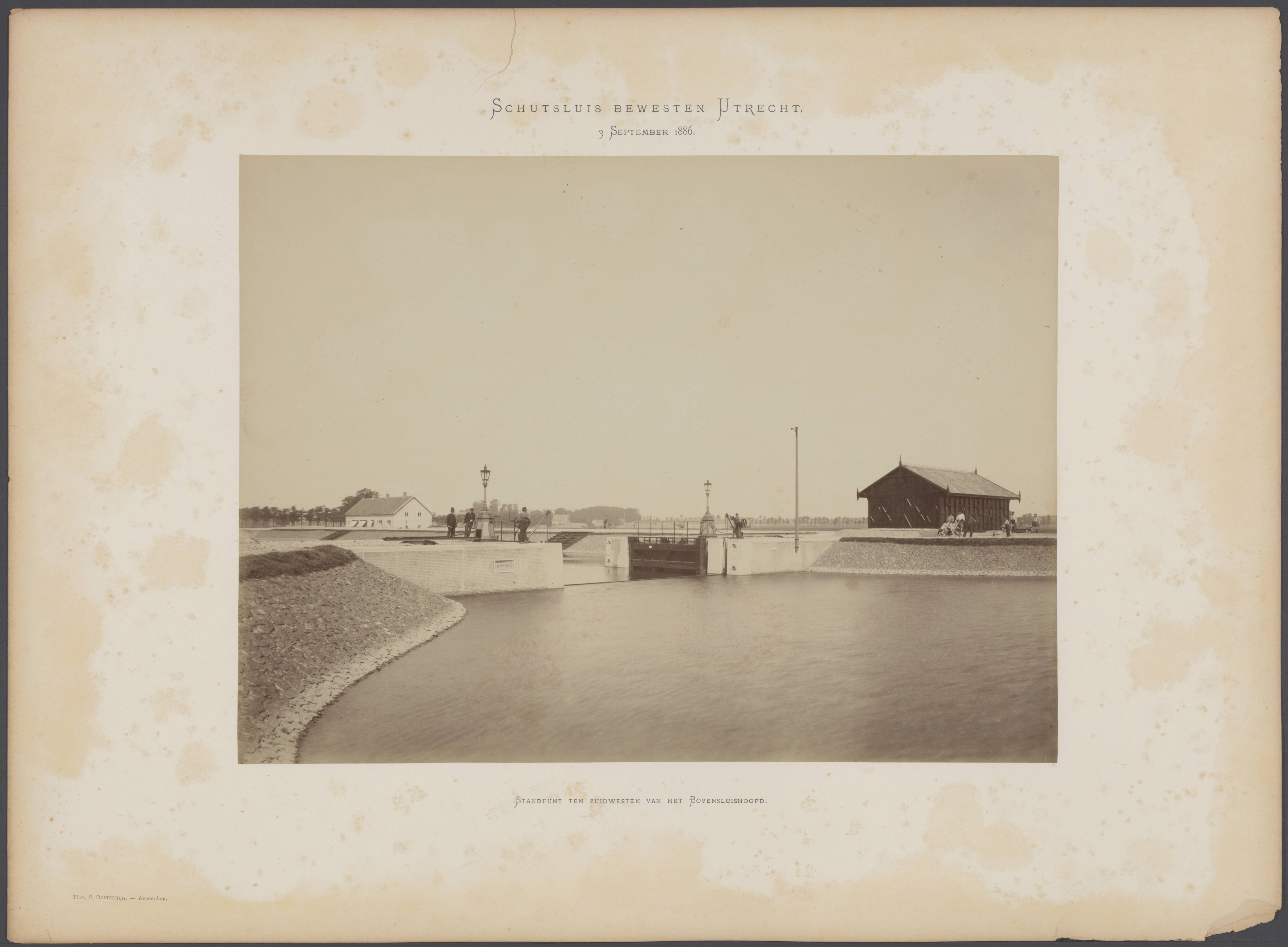 Werken Merwedekanaal — Schutsluis bewesten Utrecht. Standpunt ten zuidwesten van het bovensluishoofd — Foto: Oosterhuis, Pieter. Licentie: Set B: Rechtenvrij / Publiek Domein. Bron: Nationaal Archief. http://hdl.handle.net/10648/cd625972-968a-0f6b-5809-528caa90bb3b