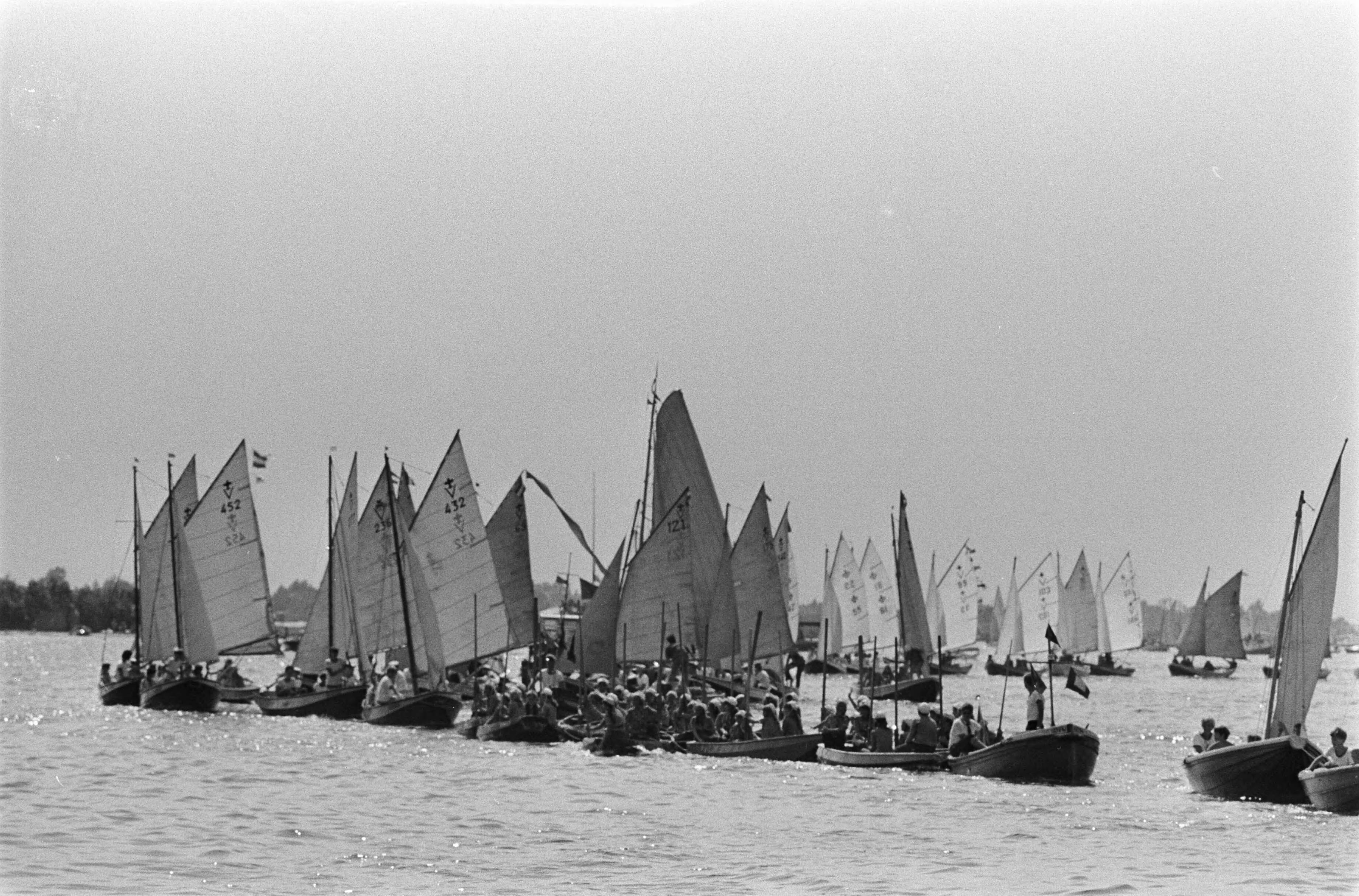 Fotocollectie Anefo — Prins Bernhard bij Nationaal Waterkamp 1970 te Vinkeveen — Foto: Evers, Joost / Anefo. Licentie: Set B: Rechtenvrij / Publiek Domein. Bron: Nationaal Archief. http://hdl.handle.net/10648/ab9ba4fc-d0b4-102d-bcf8-003048976d84