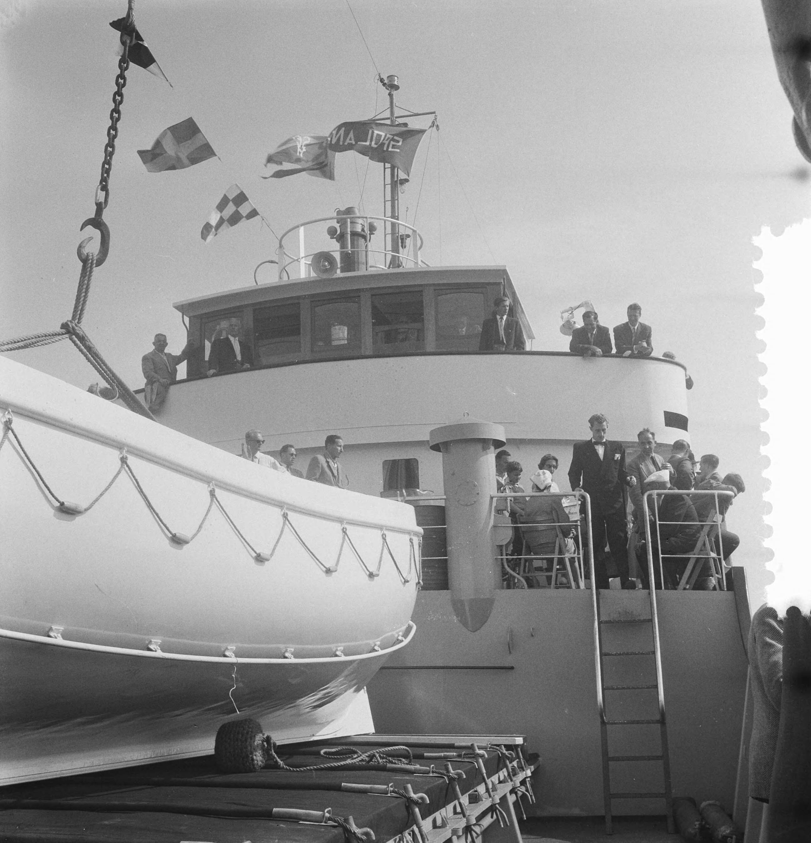 Fotocollectie Anefo — Proefvaart en overdracht van de "Spolando" bij de Zaanlandse Scheepsbouw Maatschappij te Zaandam — Foto: Rossem, Wim van / Anefo. Licentie: Set B: Rechtenvrij / Publiek Domein. Bron: Nationaal Archief. http://hdl.handle.net/10648/a980ce36-d0b4-102d-bcf8-003048976d84