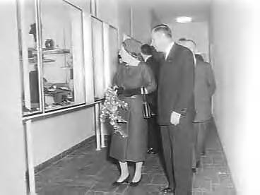 Fotocollectie Anefo — Bezoek aan Coöperatieve Condensfabriek Friesland, met directeur Ir. J. B. Ritzema van Ikema — Foto: Pot, Harry / Anefo. Licentie: Set B: Rechtenvrij / Publiek Domein. Bron: Nationaal Archief. http://hdl.handle.net/10648/a96f205a-d0b4-102d-bcf8-003048976d84
