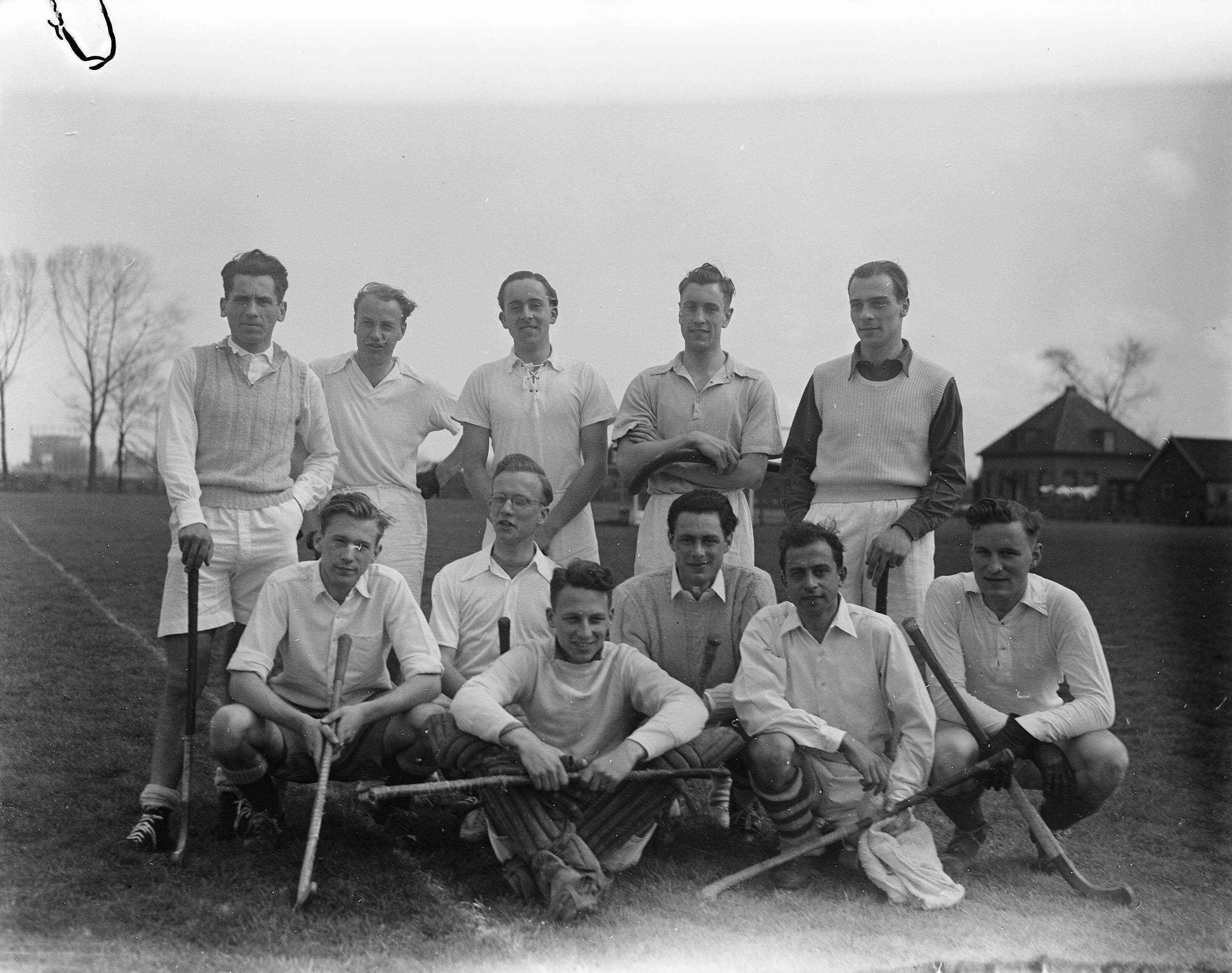 Fotocollectie Anefo — Interacademiale wedstrijden. Elftal van Utrecht — Foto: Oorschot, […] van / Anefo. Licentie: Set B: Rechtenvrij / Publiek Domein. Bron: Nationaal Archief. http://hdl.handle.net/10648/a8b52e84-d0b4-102d-bcf8-003048976d84