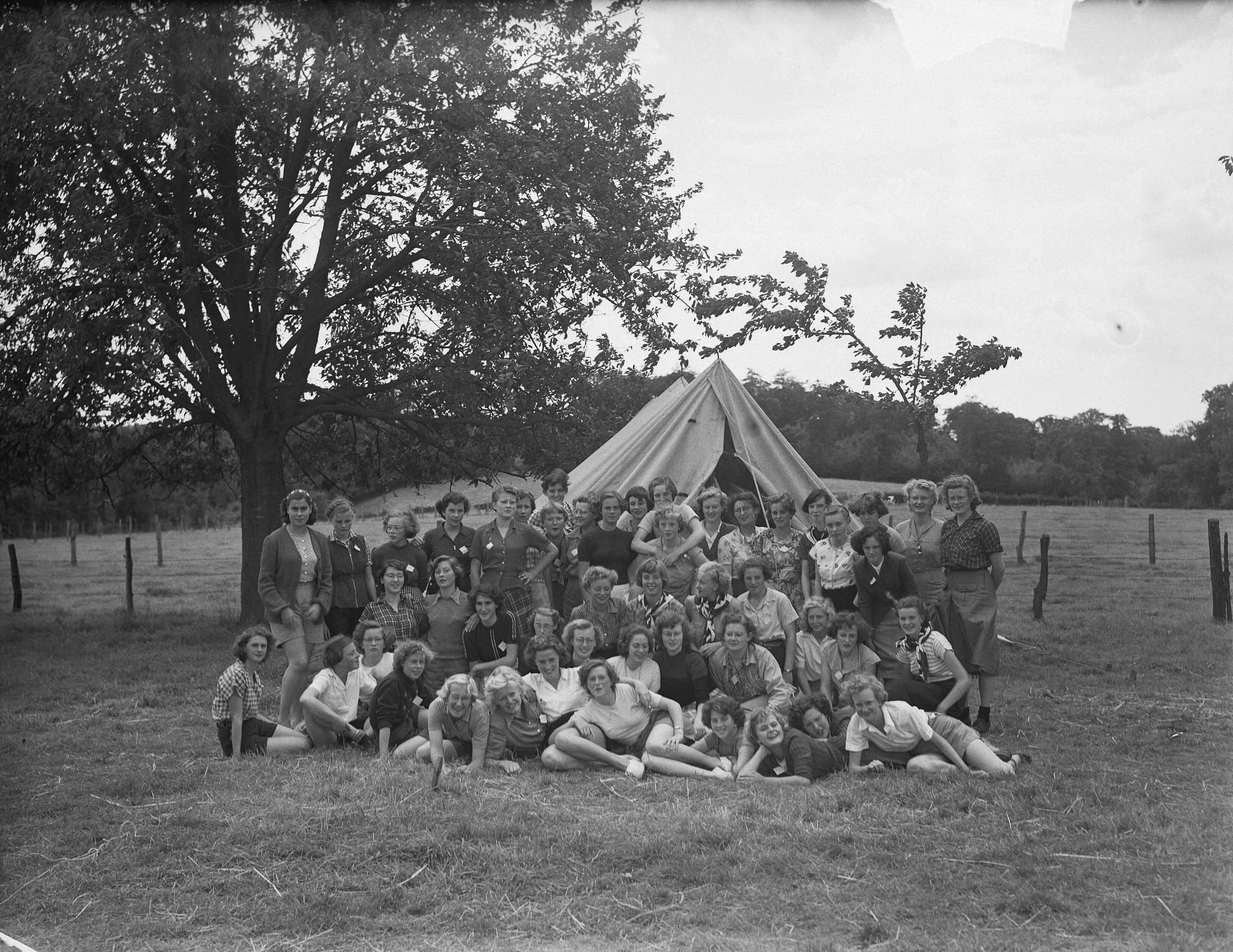 VCJC kamp Mheer — VCJC (Vrijzinnig Christelijke Jeugd Centrale) Kamp te Mheer (Limburg) — Foto: Nijs, Jac. de / Anefo. Licentie: Set B: Rechtenvrij / Publiek Domein. Bron: Nationaal Archief. http://hdl.handle.net/10648/a8dcacfc-d0b4-102d-bcf8-003048976d84