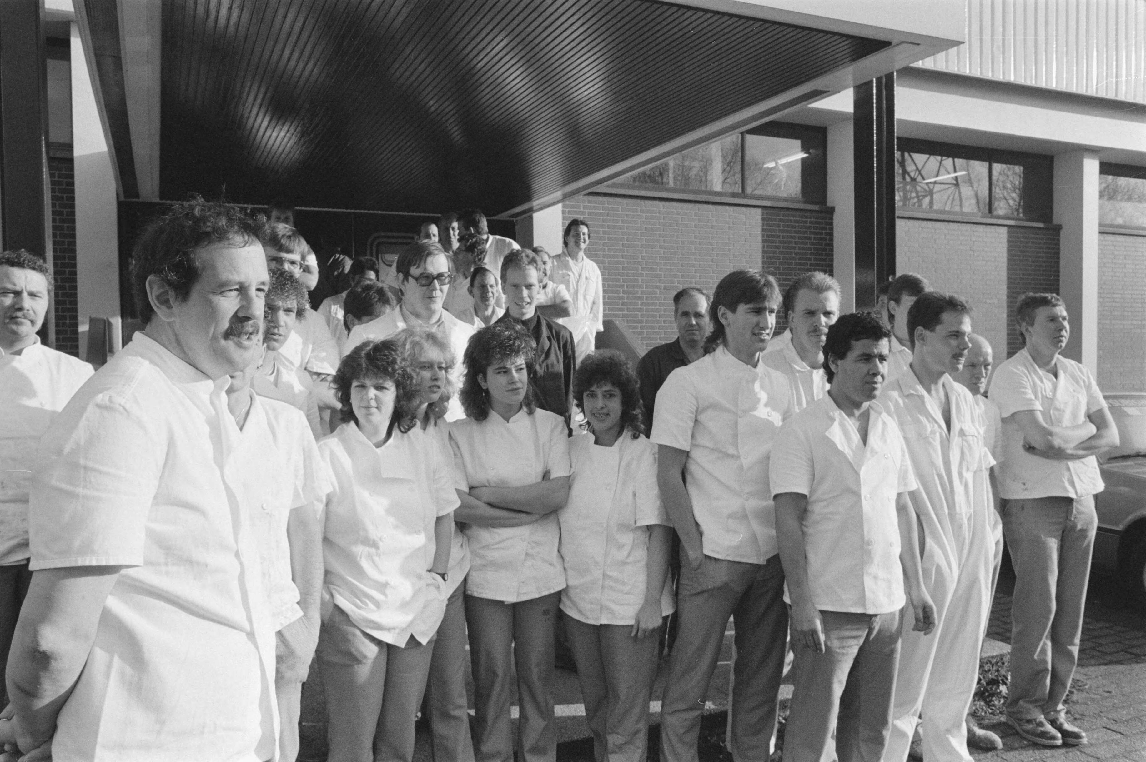 Fotocollectie Anefo — Staking bij banketbakkerij Hema, Utrecht — Foto: Croes, Rob C. / Anefo. Licentie: Set B: Rechtenvrij / Publiek Domein. Bron: Nationaal Archief. http://hdl.handle.net/10648/ad678abc-d0b4-102d-bcf8-003048976d84