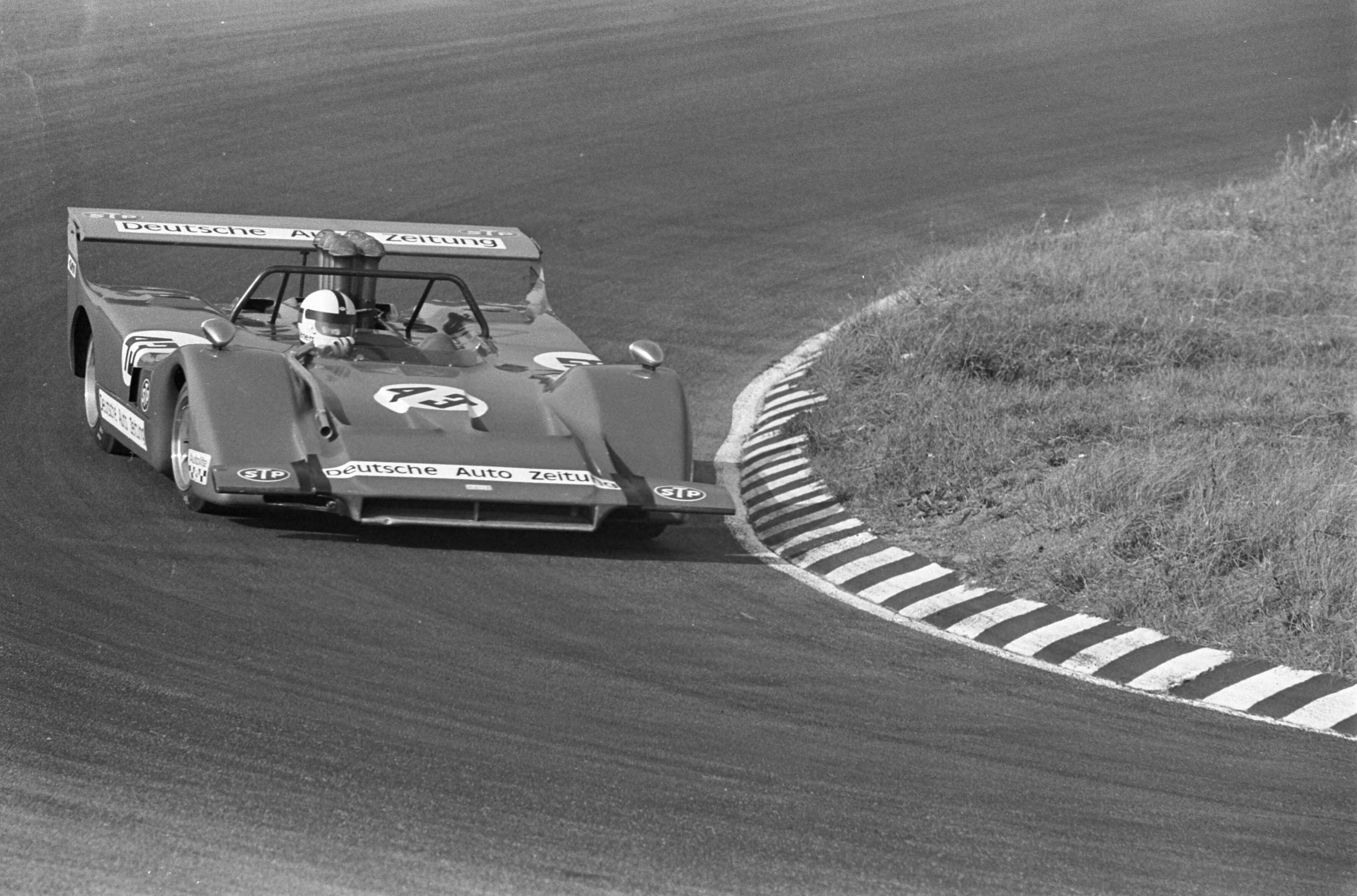 Fotocollectie Anefo — Trophy of the Dunes , Zandvoort; races voor sportcars en prototypes — Foto: Evers, Joost / Anefo. Licentie: Set B: Rechtenvrij / Publiek Domein. Bron: Nationaal Archief. http://hdl.handle.net/10648/aba41376-d0b4-102d-bcf8-003048976d84
