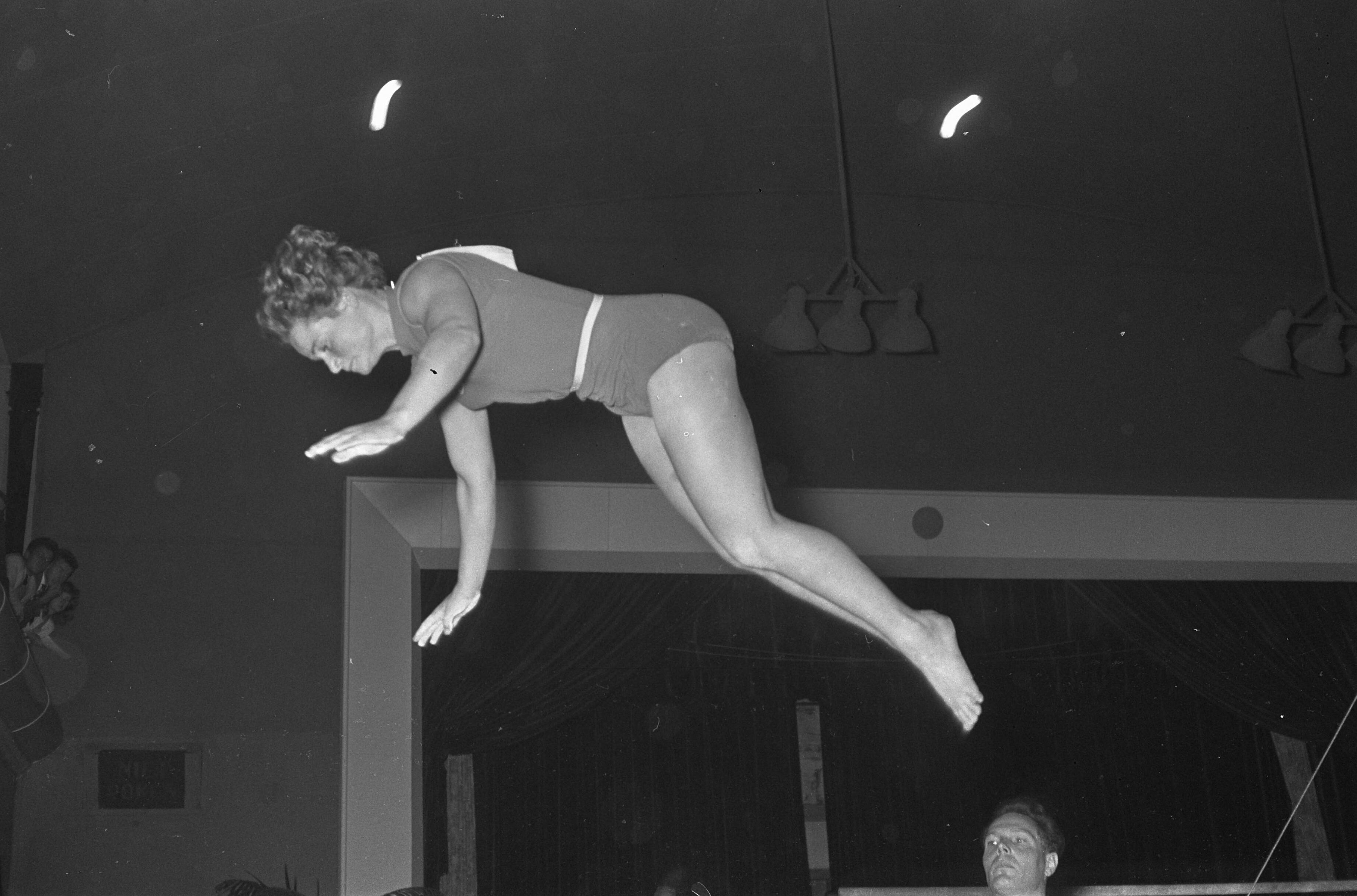 Fotocollectie Anefo — Halve finale turnkampioenschap 1959 te Deventer — Foto: Sterling, […] / Anefo. Licentie: Set B: Rechtenvrij / Publiek Domein. Bron: Nationaal Archief. http://hdl.handle.net/10648/a9a22644-d0b4-102d-bcf8-003048976d84