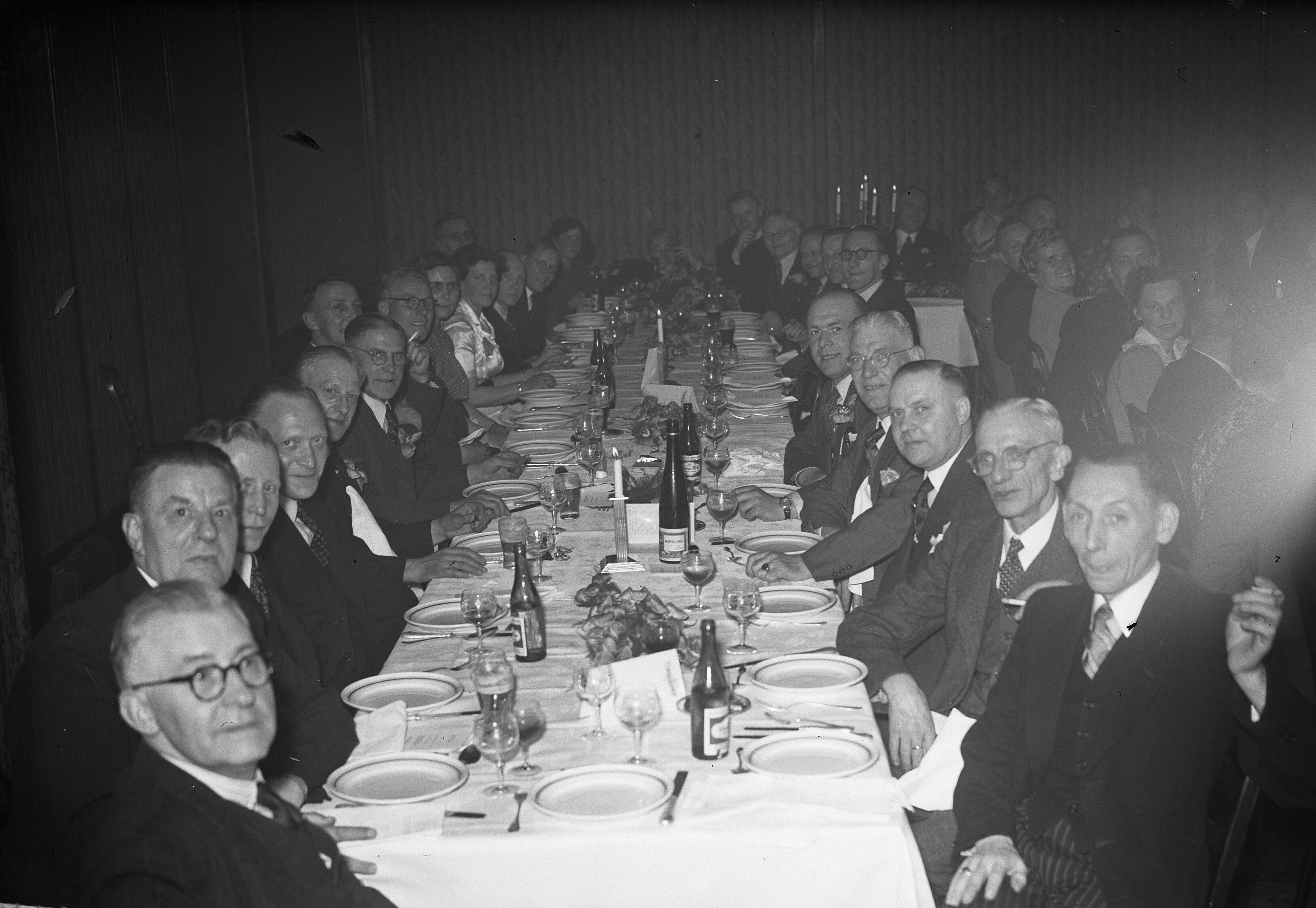 Fotocollectie Anefo — R.K. Winkeliersbond congres Haarlem — Foto: Oorschot, […] van / Anefo. Licentie: Set B: Rechtenvrij / Publiek Domein. Bron: Nationaal Archief. http://hdl.handle.net/10648/a8c7ce40-d0b4-102d-bcf8-003048976d84