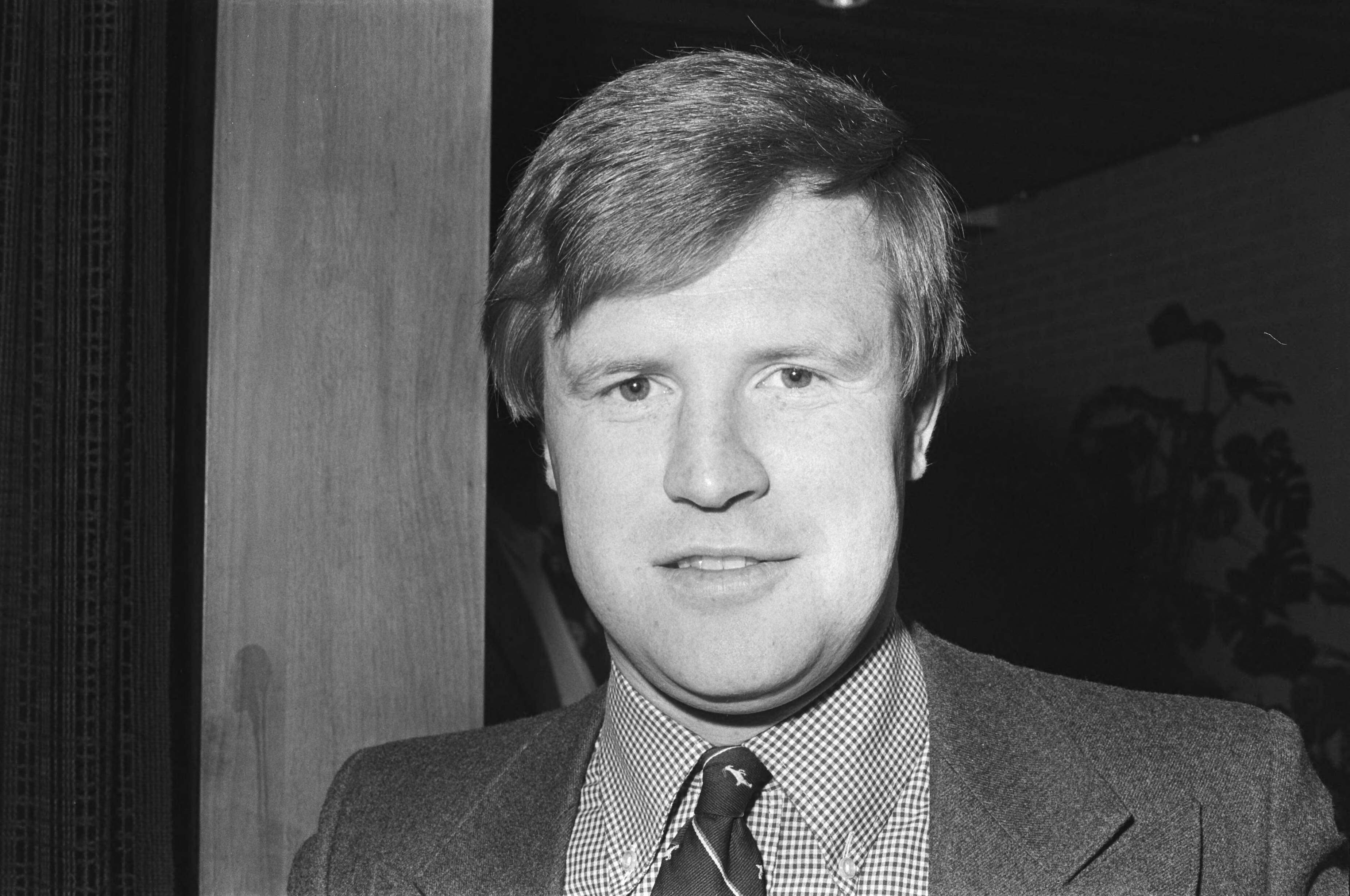 Eric Vilé gekozen tot nieuwe voorzitter FBO in het KNVB Sportcentrum te Zeist — KNVB Sportcentrum|FBO|Zeist|sport |voetbal |voorzitters |portretten|Vilé, Eric|Utrecht (prov) — Foto: Peters, Hans / Anefo. Licentie: Set B: Rechtenvrij / Publiek Domein. Bron: Nationaal Archief. http://hdl.handle.net/10648/ac975a90-d0b4-102d-bcf8-003048976d84