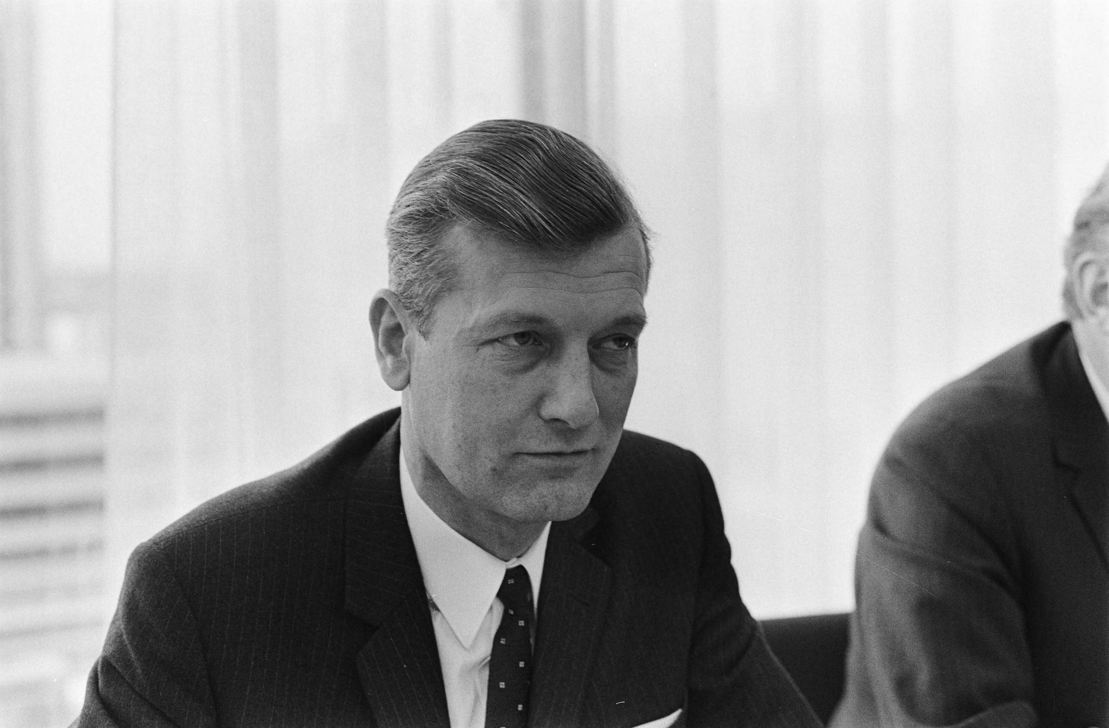 Fotocollectie Anefo — Partijconferentie Anti Revolutionnaire Partij te Utrecht in verband met komende verkiezingen. Nummers 5.6 Drs. J. de Koning , nummer 7 Dr. Veerman / — Foto: Evers, Joost / Anefo. Licentie: Set B: Rechtenvrij / Publiek Domein. Bron: Nationaal Archief. http://hdl.handle.net/10648/ab8d2b0c-d0b4-102d-bcf8-003048976d84