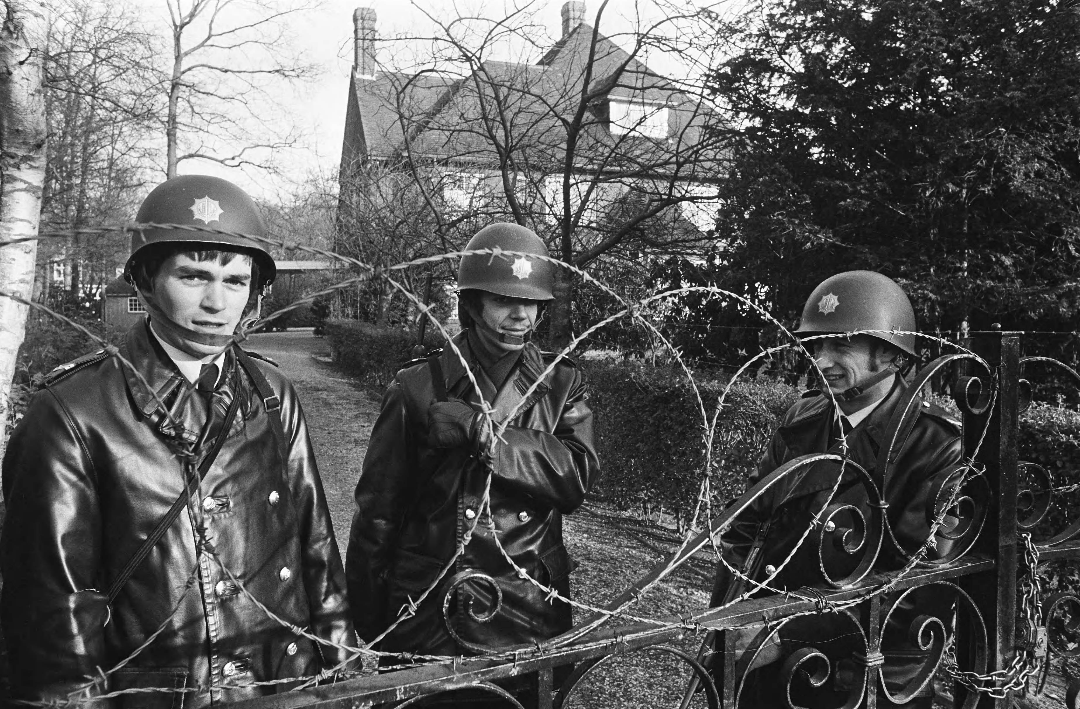 Fotocollectie Anefo — Politiebewaking bij residentie van Indonesische ambassade in Wassenaar — Foto: Verhoeff, Bert / Anefo. Licentie: Set B: Rechtenvrij / Publiek Domein. Bron: Nationaal Archief. http://hdl.handle.net/10648/ac5e07d6-d0b4-102d-bcf8-003048976d84