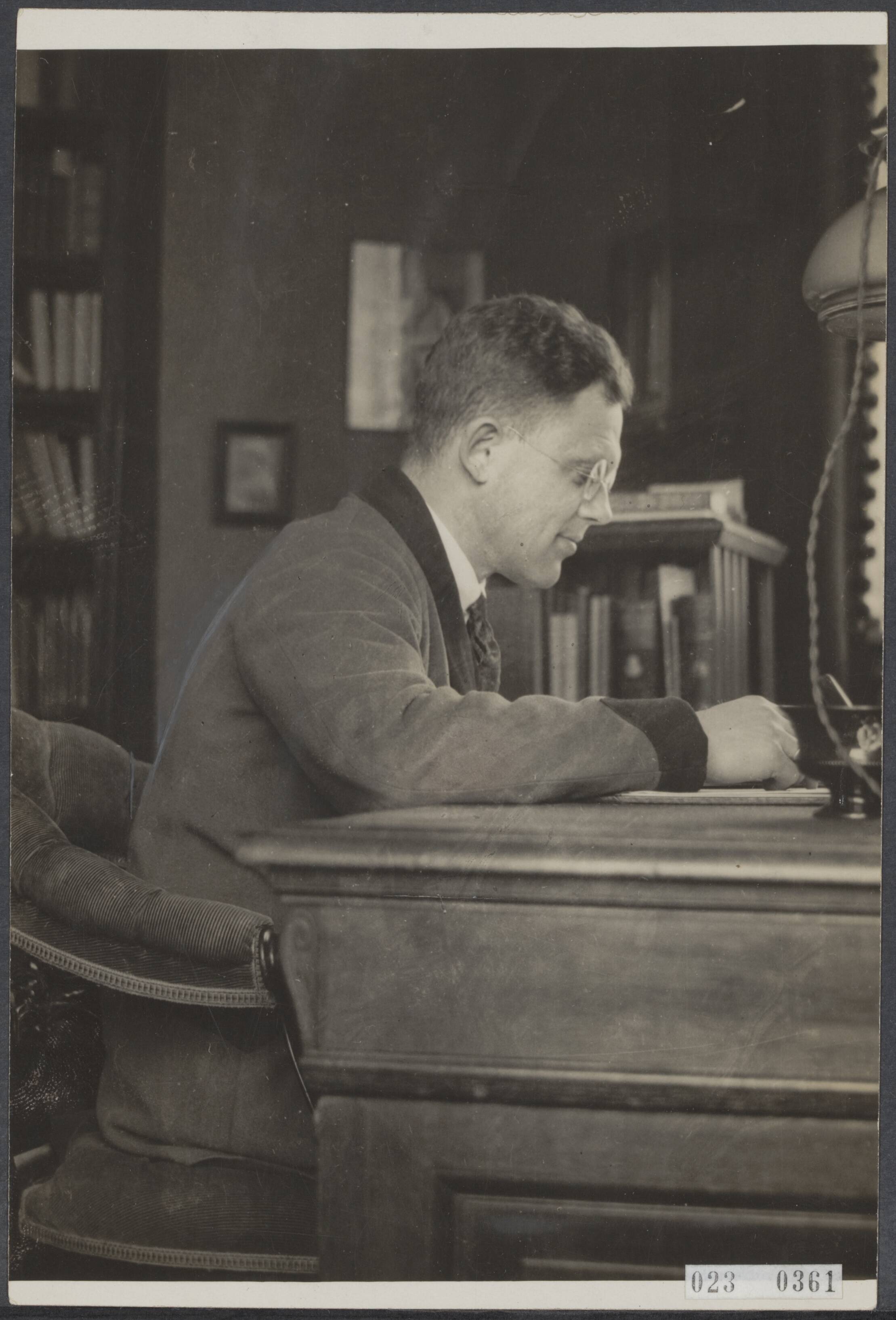 Fotocollectie Elsevier Binnenland — Prof. C.A. Verrijn Stuart, hoogleraar staathuishoudkunde en handelsrecht aan de Rijksuniversiteit Utrecht — Foto: N.V. Vereenigde Fotobureaux. Licentie: Set B: Rechtenvrij / Publiek Domein. Bron: Nationaal Archief. http://hdl.handle.net/10648/add47a6e-d0b4-102d-bcf8-003048976d84
