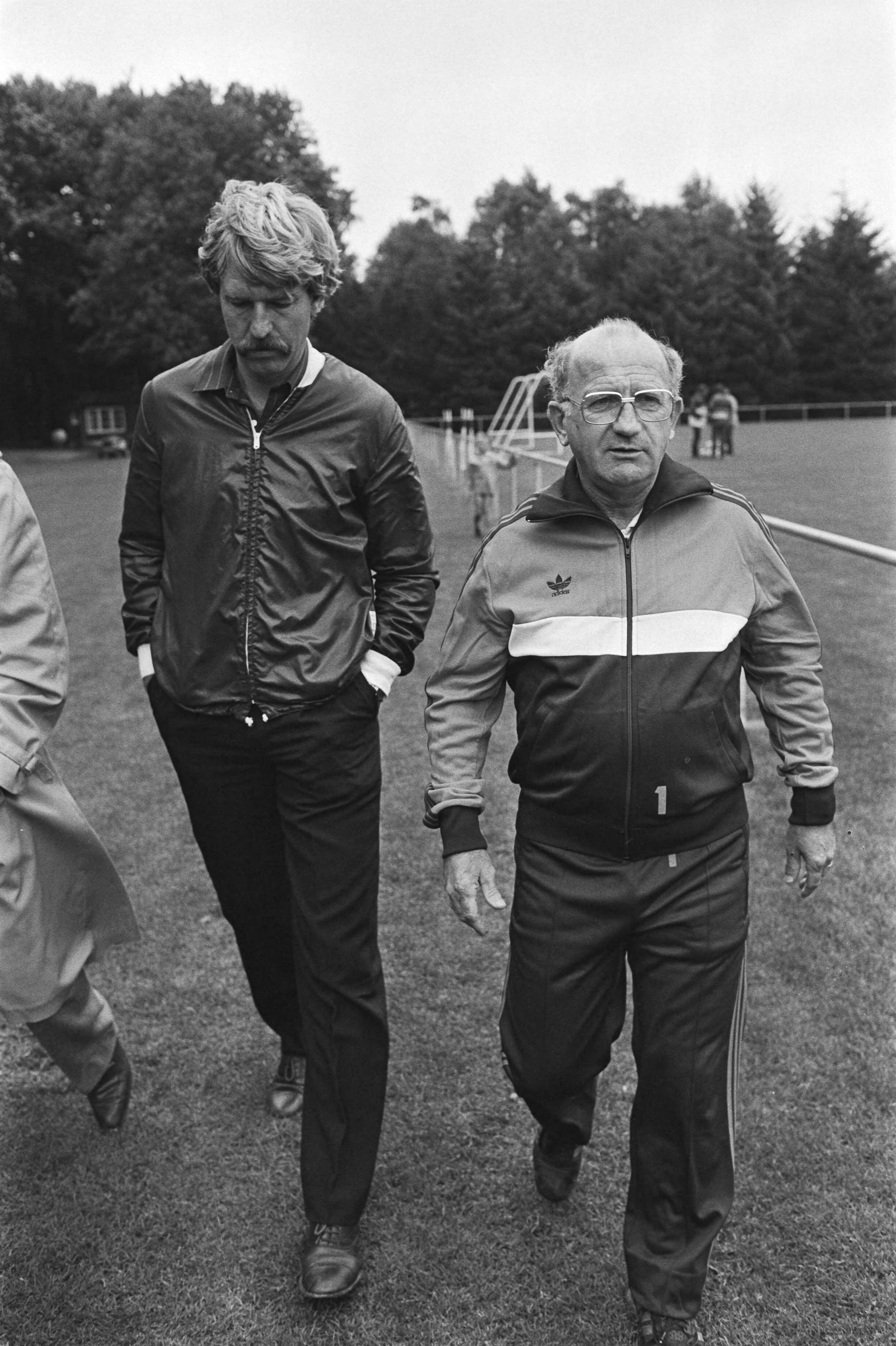 Fotocollectie Anefo — Training Nederlands elftal in Zeist; Aad de Mos (l) en Rijvers (r) — Foto: Antonisse, Marcel / Anefo. Licentie: Set B: Rechtenvrij / Publiek Domein. Bron: Nationaal Archief. http://hdl.handle.net/10648/ad1cdcce-d0b4-102d-bcf8-003048976d84