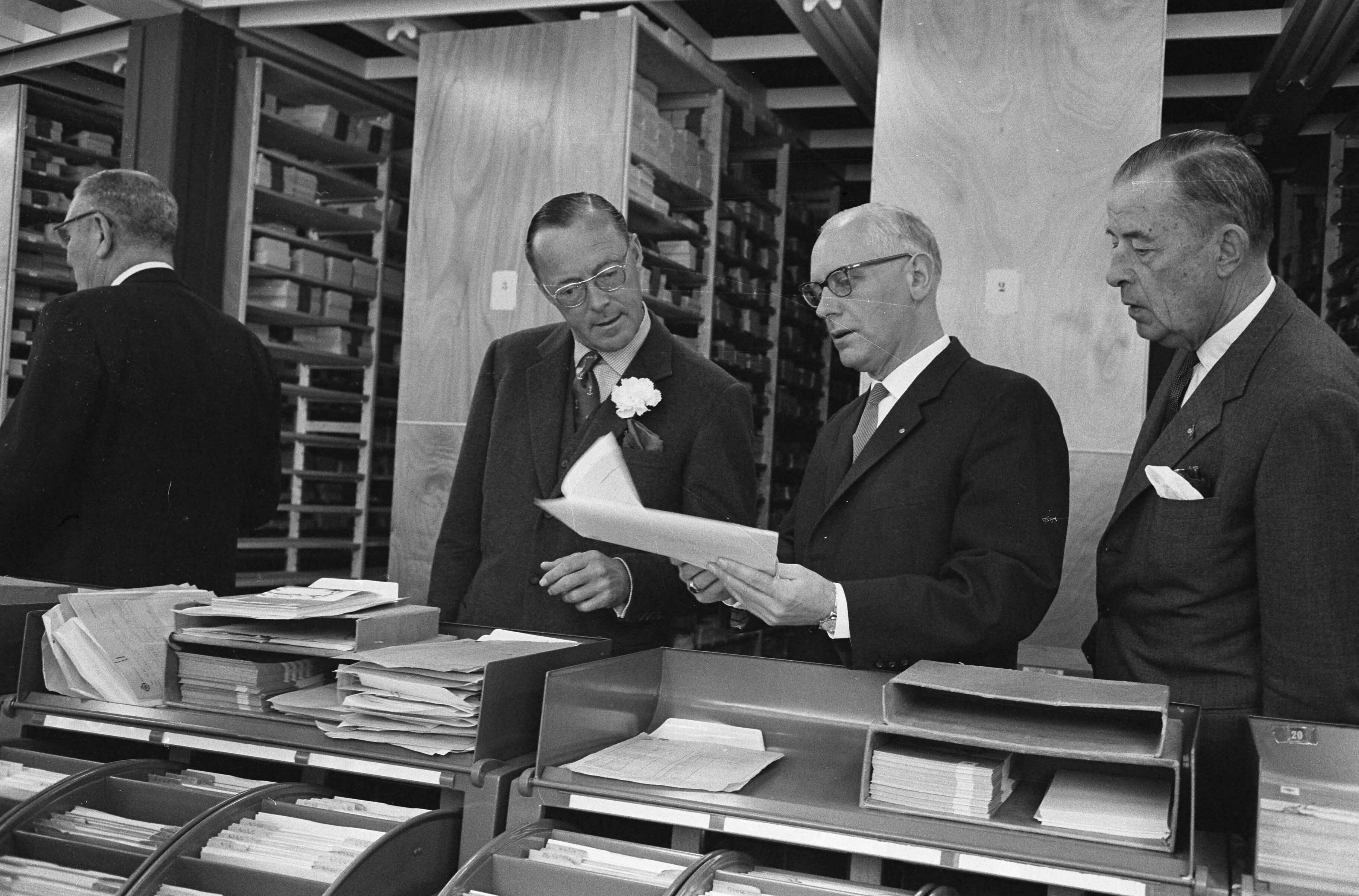 Fotocollectie Anefo — Prins Bernhard opende nieuw gebouw van de ANWB in Den Haag — Foto: Pot, Harry / Anefo. Licentie: Set B: Rechtenvrij / Publiek Domein. Bron: Nationaal Archief. http://hdl.handle.net/10648/aa088b96-d0b4-102d-bcf8-003048976d84
