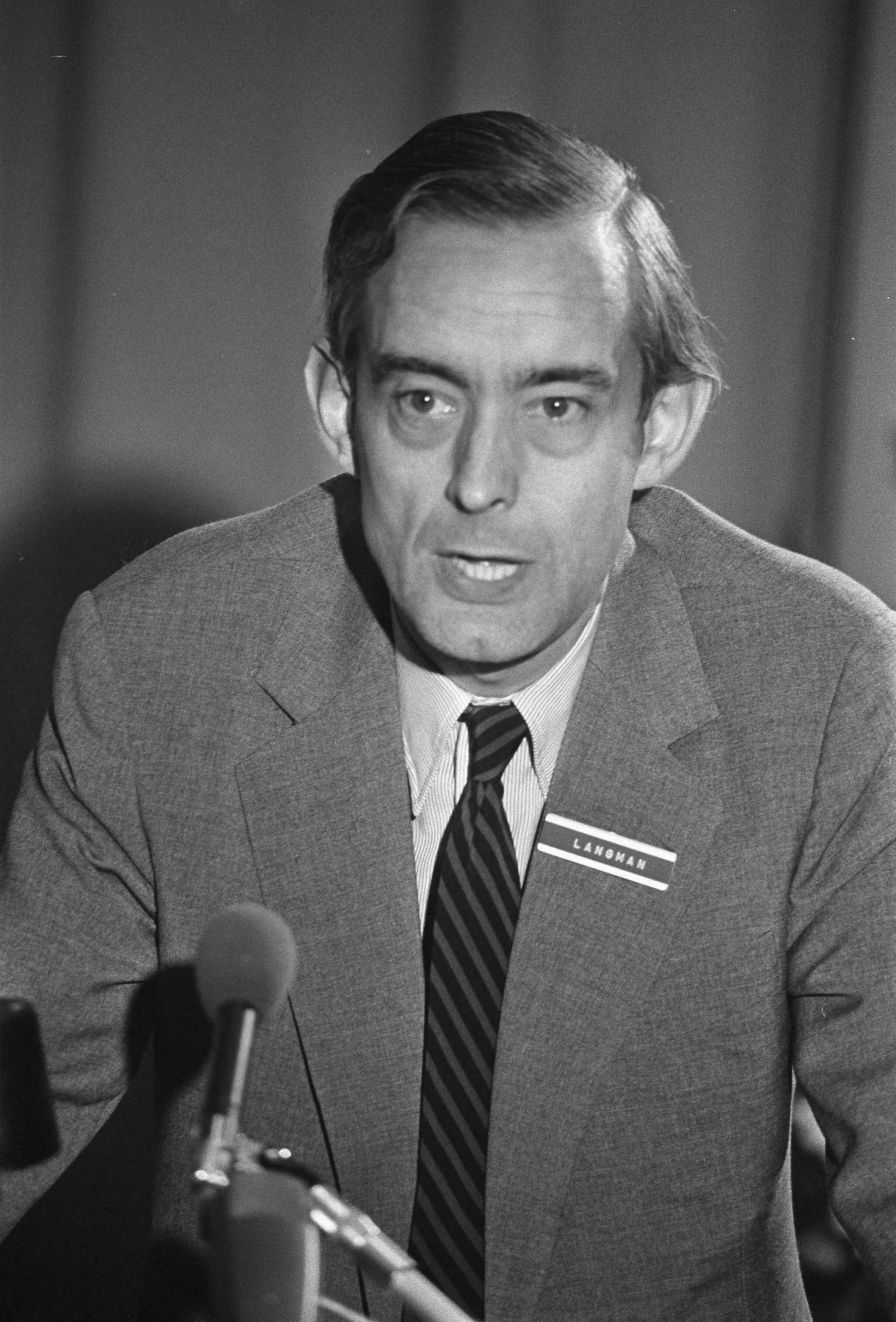 Fotocollectie Anefo — Economische strategie voor Nederland, conferentie Nederla Centrum van Directeuren, nr. 7, 8 Langman — Foto: Verhoeff, Bert / Anefo. Licentie: Set B: Rechtenvrij / Publiek Domein. Bron: Nationaal Archief. http://hdl.handle.net/10648/ac476d96-d0b4-102d-bcf8-003048976d84