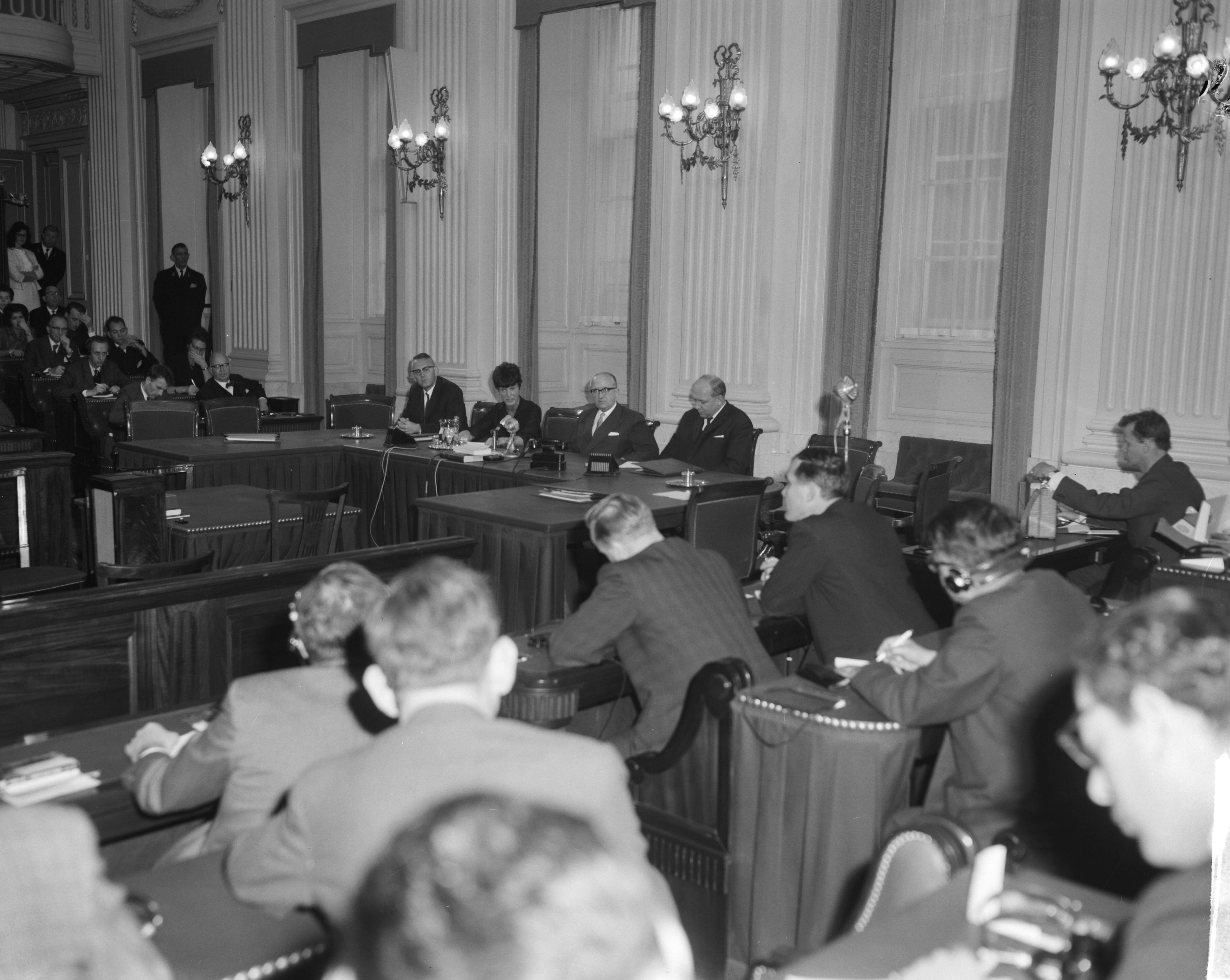 Fotocollectie Anefo — Ministersconferentie van de West Europese Unie in Den Haag. Overzicht — Foto: Bilsen, Joop van / Anefo. Licentie: Set B: Rechtenvrij / Publiek Domein. Bron: Nationaal Archief. http://hdl.handle.net/10648/aa4b3c48-d0b4-102d-bcf8-003048976d84