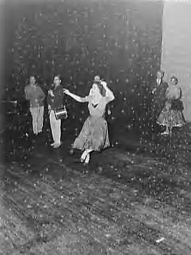 Fotocollectie Anefo — Repetitie Spaanse danseres Mariemma in de Kurzaal te Scheveningen — Foto: Behrens, Herbert F. / Anefo. Licentie: Set B: Rechtenvrij / Publiek Domein. Bron: Nationaal Archief. http://hdl.handle.net/10648/a981c5e8-d0b4-102d-bcf8-003048976d84