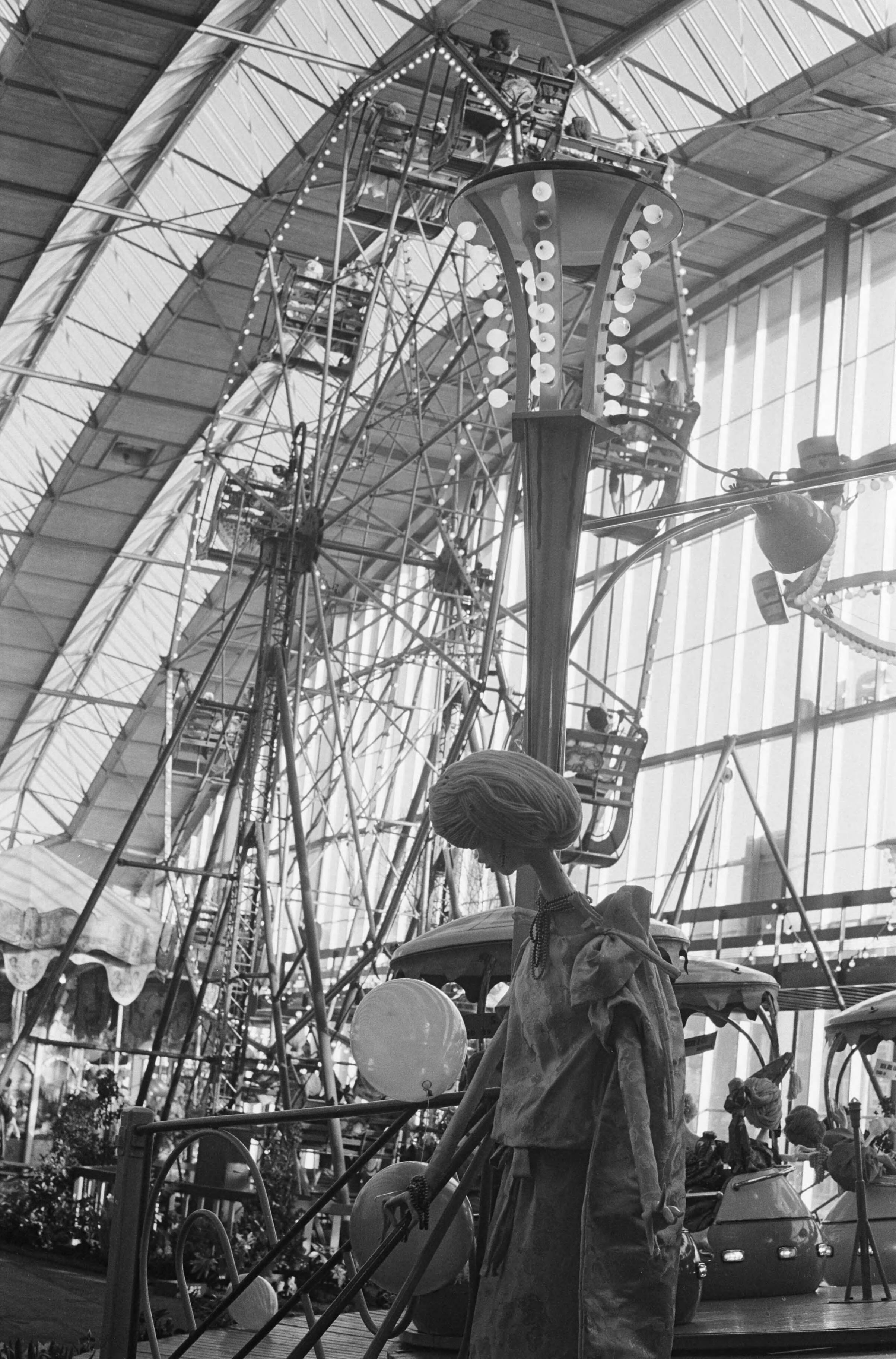 Fotocollectie Anefo — Textielbeurs in RAI te Amsterdam — Foto: Rossem, Wim van / Anefo. Licentie: Set B: Rechtenvrij / Publiek Domein. Bron: Nationaal Archief. http://hdl.handle.net/10648/a9f7b29e-d0b4-102d-bcf8-003048976d84