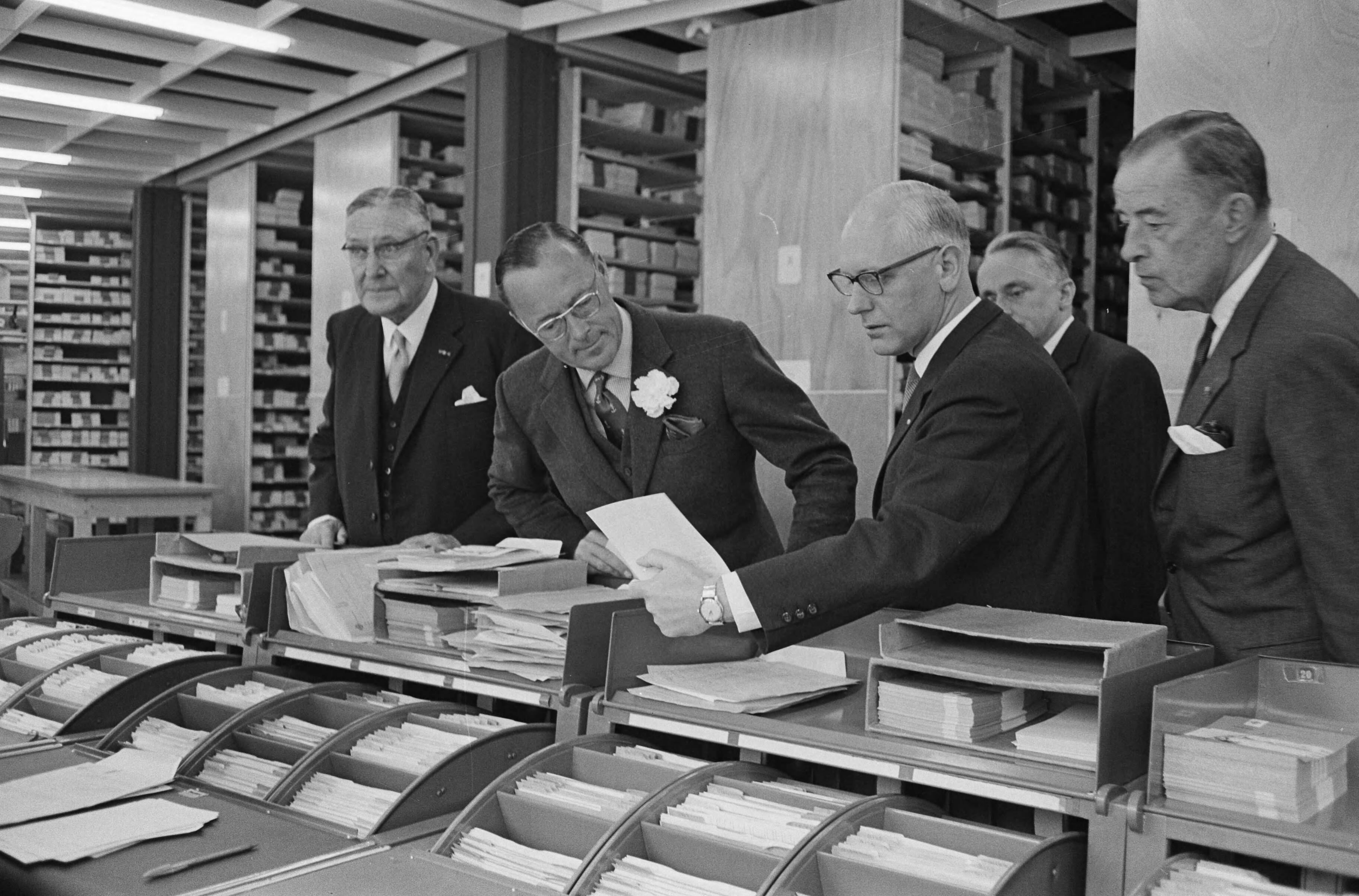 Fotocollectie Anefo — Prins Bernhard opende nieuw gebouw van de ANWB in Den Haag — Foto: Pot, Harry / Anefo. Licentie: Set B: Rechtenvrij / Publiek Domein. Bron: Nationaal Archief. http://hdl.handle.net/10648/aa088916-d0b4-102d-bcf8-003048976d84