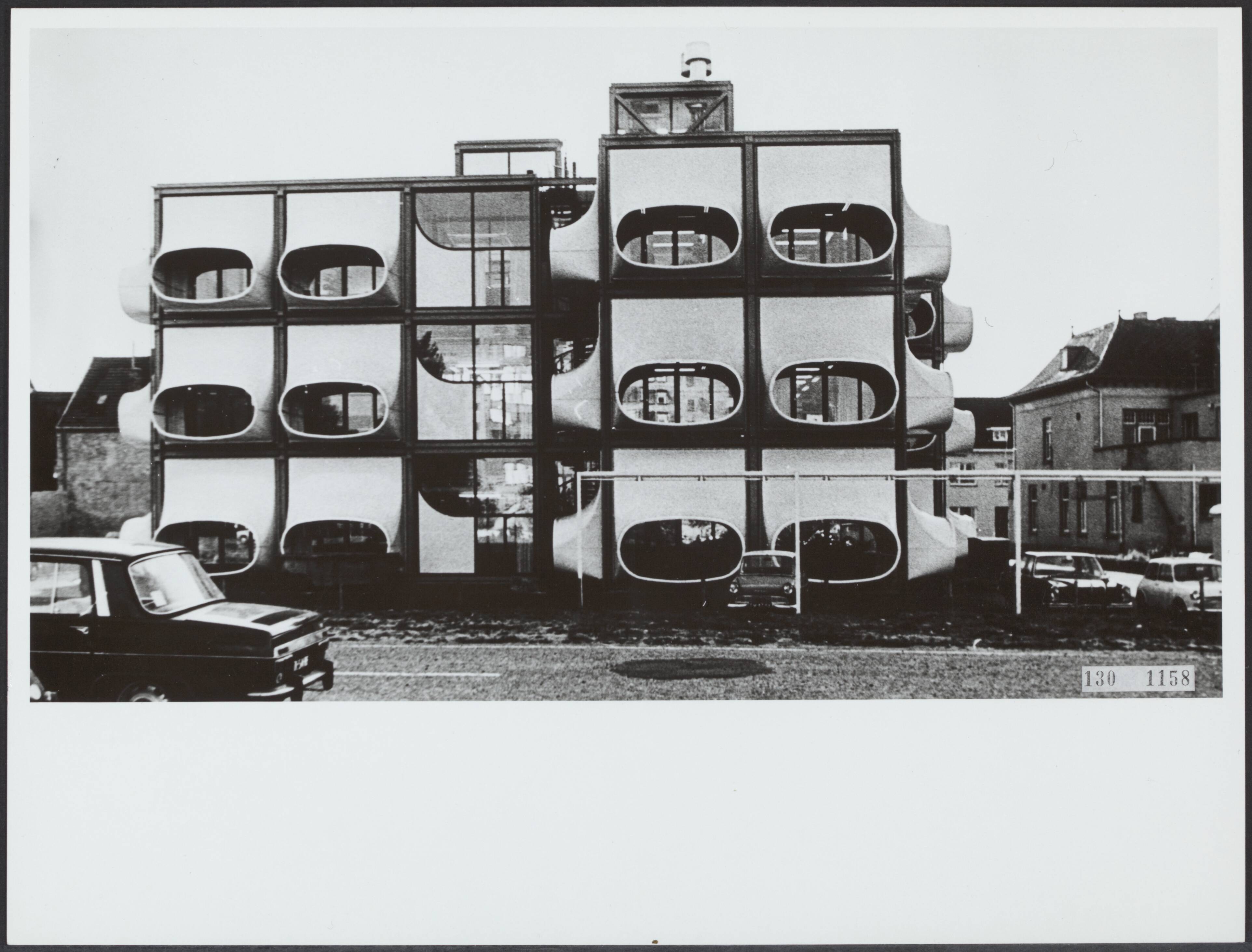 Fotocollectie Rijksvoorlichtingsdienst Eigen — Gebouw Algemeen Ziekenfonds van de Mijnstreek. Architect Laurens Bisscheroux [1972] — Foto: Rijksvoorlichtingsdienst (RVD). Licentie: Set B: Rechtenvrij / Publiek Domein. Bron: Nationaal Archief. http://hdl.handle.net/10648/af4d32b4-d0b4-102d-bcf8-003048976d84