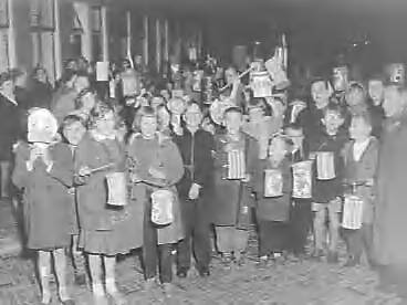 Fotocollectie Anefo — St. Maartenviering in Haarlem — Foto: Pot, Harry / Anefo. Licentie: Set B: Rechtenvrij / Publiek Domein. Bron: Nationaal Archief. http://hdl.handle.net/10648/a96e4f2c-d0b4-102d-bcf8-003048976d84