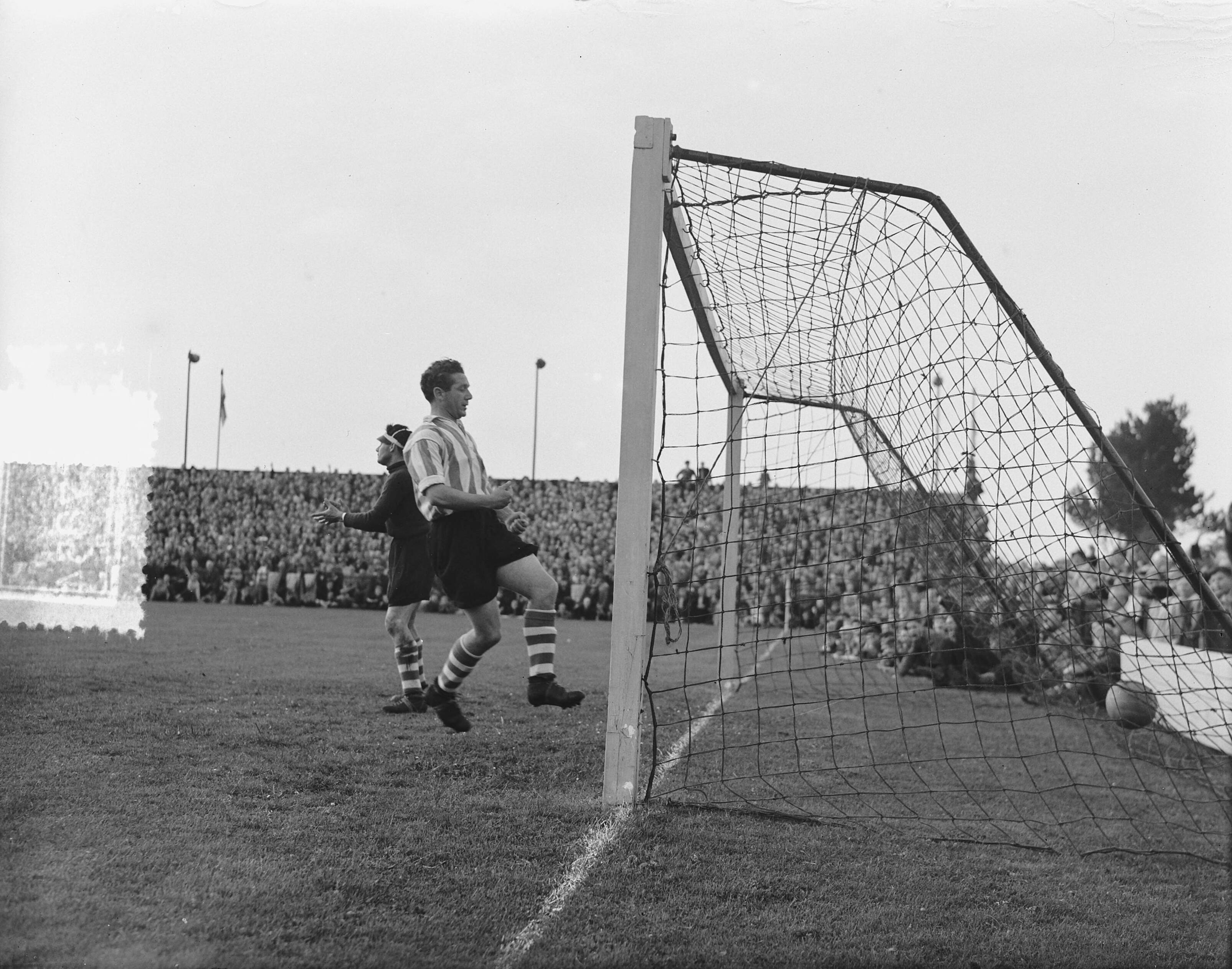 Fotocollectie Anefo — Voetbal. RCH tegen Sparta 2-2. Spelmoment — Foto: Duinen, H. van / Anefo. Licentie: Set B: Rechtenvrij / Publiek Domein. Bron: Nationaal Archief. http://hdl.handle.net/10648/a90dee0c-d0b4-102d-bcf8-003048976d84