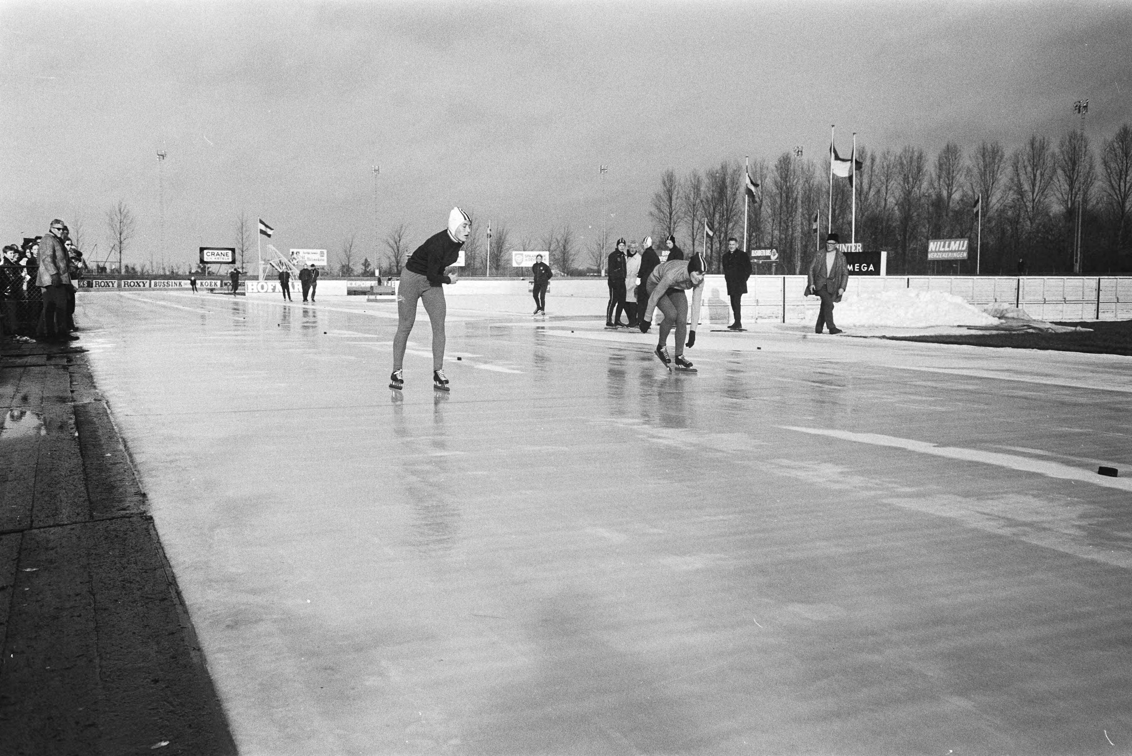 Fotocollectie Anefo — IJsselcupwedstrijden schaatsen, Deventer — Foto: Koch, Eric / Anefo. Licentie: Set B: Rechtenvrij / Publiek Domein. Bron: Nationaal Archief. http://hdl.handle.net/10648/abaaae16-d0b4-102d-bcf8-003048976d84