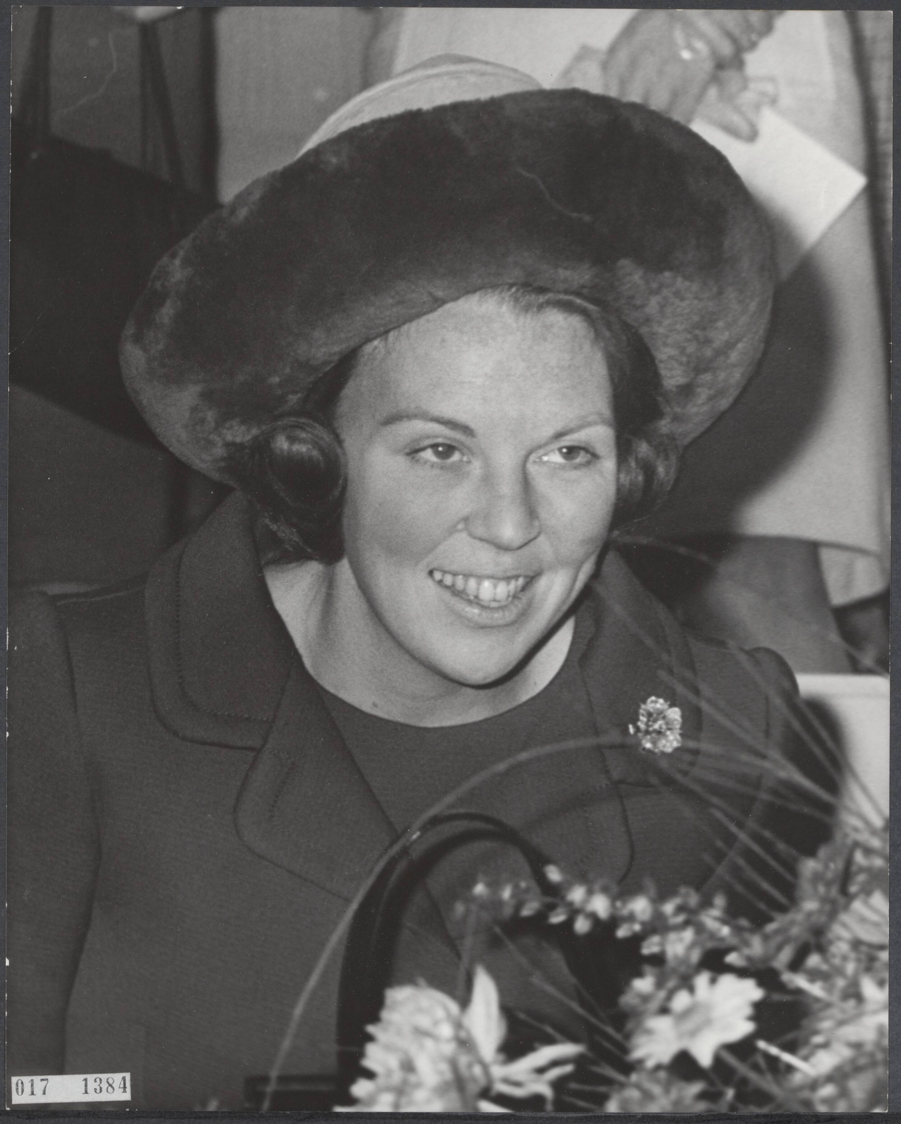 Fotocollectie Elsevier Binnenland — Prinses Beatrix en prins Claus brachten een bezoek aan het internationaal concours hippique in Zuid-Laren — Foto: Kroon, Ron / Anefo. Licentie: Set B: Rechtenvrij / Publiek Domein. Bron: Nationaal Archief. http://hdl.handle.net/10648/adc0dae0-d0b4-102d-bcf8-003048976d84
