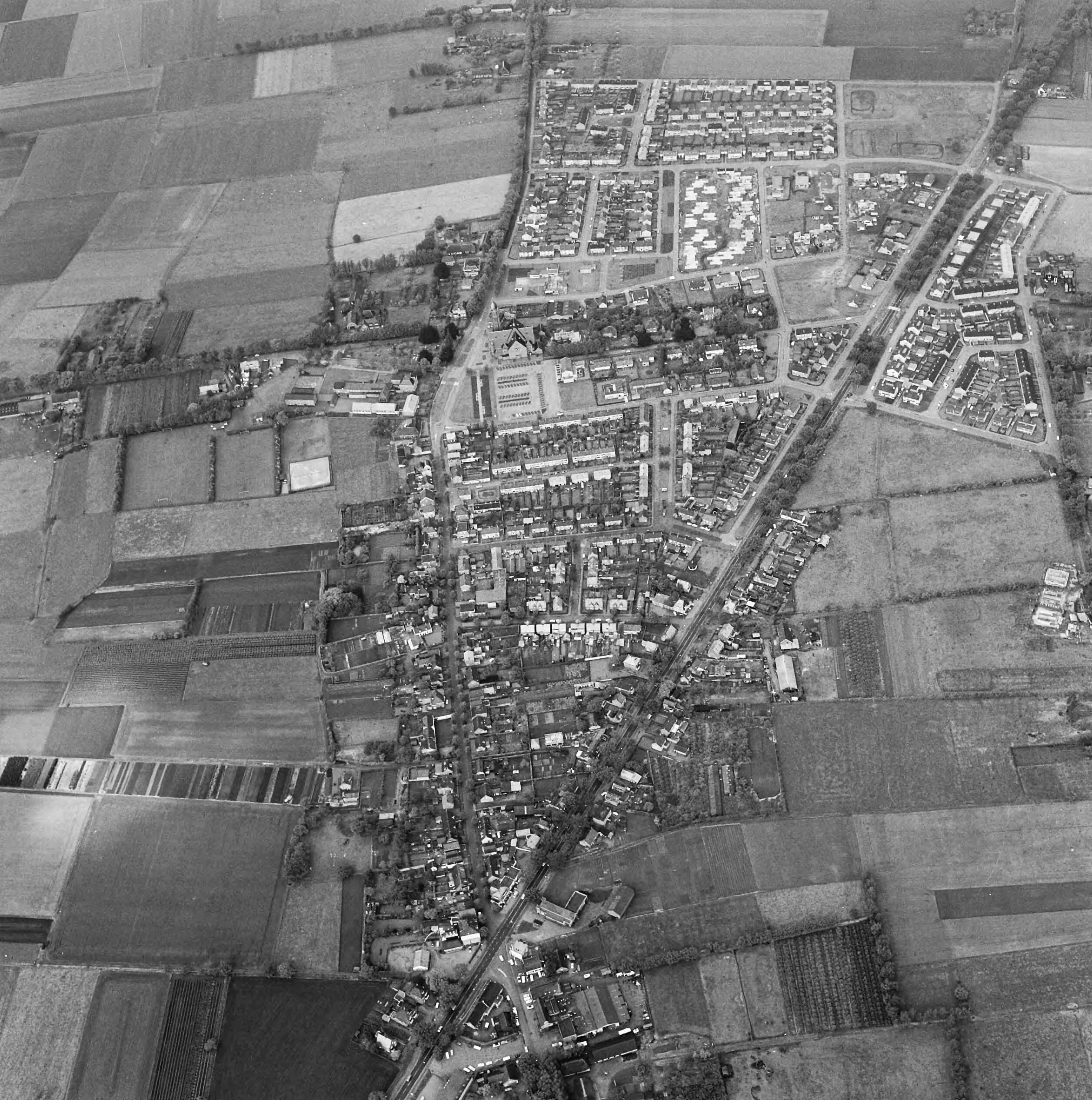 Fotocollectie Nederlandse Heidemaatschappij — Luchtopname. Teteringen — Foto: Fotograaf Onbekend / Heidemij. Licentie: Set B: Rechtenvrij / Publiek Domein. Bron: Nationaal Archief. http://hdl.handle.net/10648/ae50116a-d0b4-102d-bcf8-003048976d84