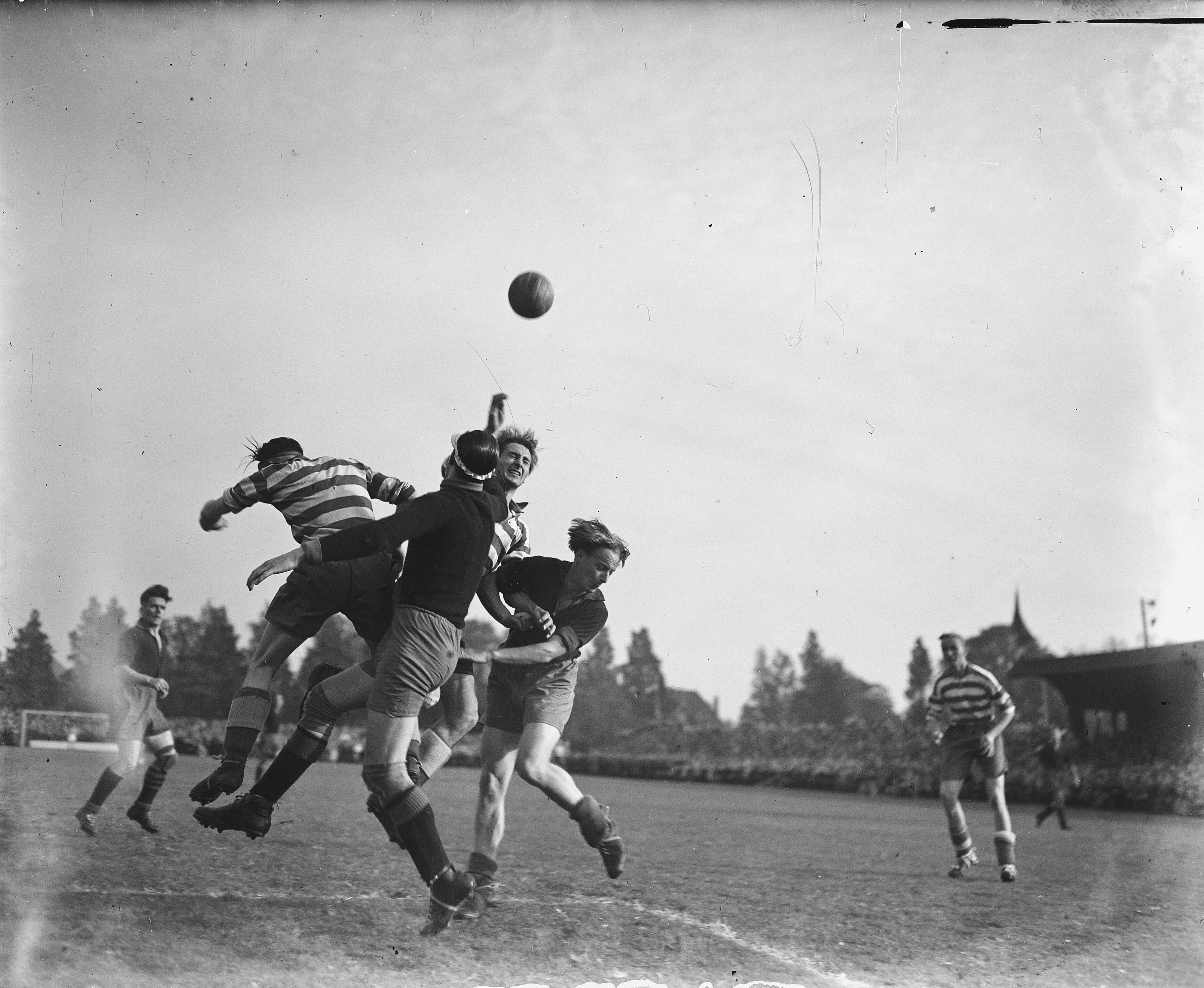 Fotocollectie Anefo — Voetbal. Haarlem tegen Xerxes 2-0. Spelmoment — Foto: Wisman, Bram / Anefo. Licentie: Set B: Rechtenvrij / Publiek Domein. Bron: Nationaal Archief. http://hdl.handle.net/10648/a8af06c6-d0b4-102d-bcf8-003048976d84