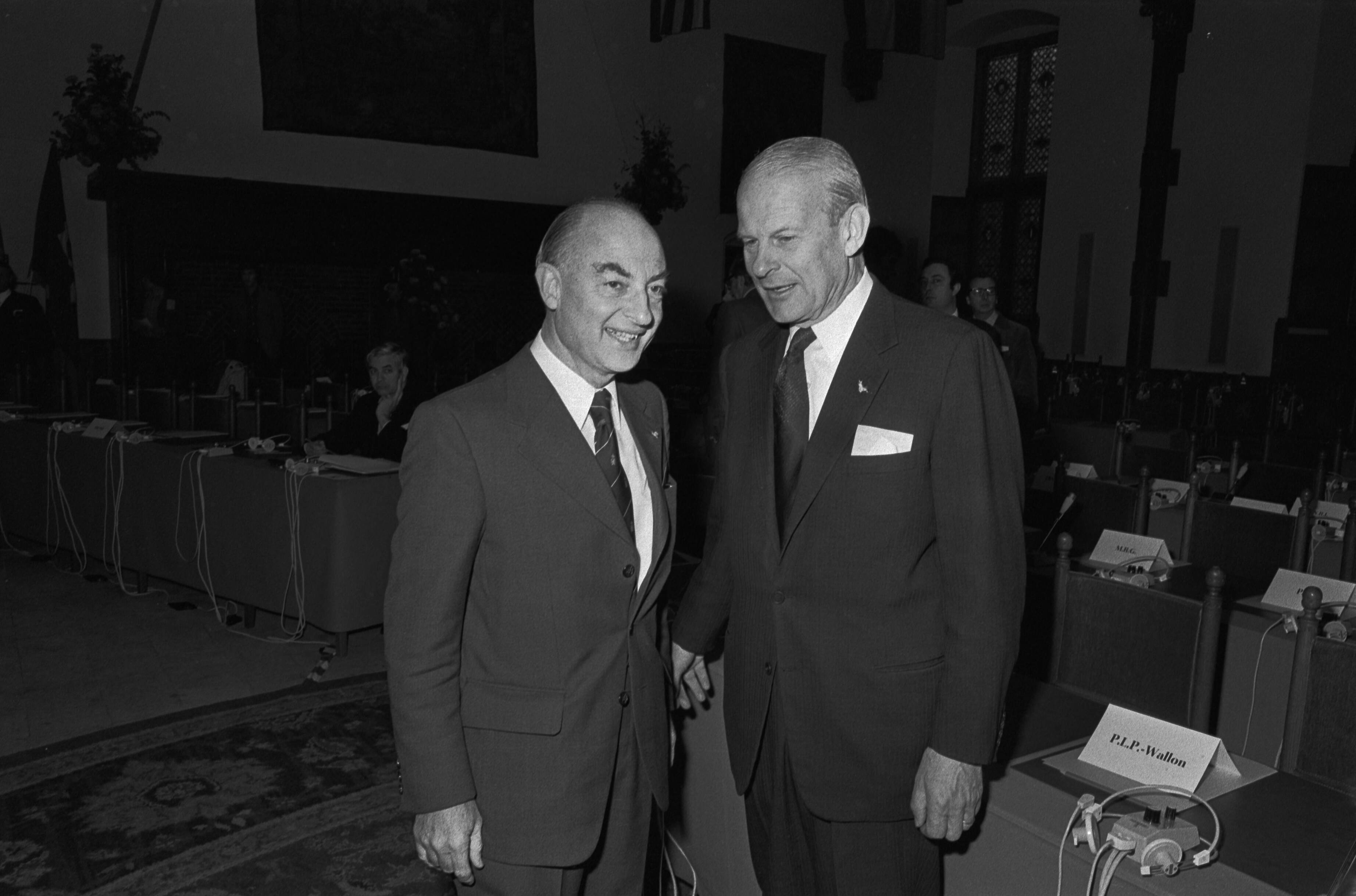 Fotocollectie Anefo — Congres Liberale en Democratische Partijen in EG in Den Haag ; Schmelzer en de Keston — Foto: Peters, Hans / Anefo. Licentie: Set B: Rechtenvrij / Publiek Domein. Bron: Nationaal Archief. http://hdl.handle.net/10648/ac8f633a-d0b4-102d-bcf8-003048976d84