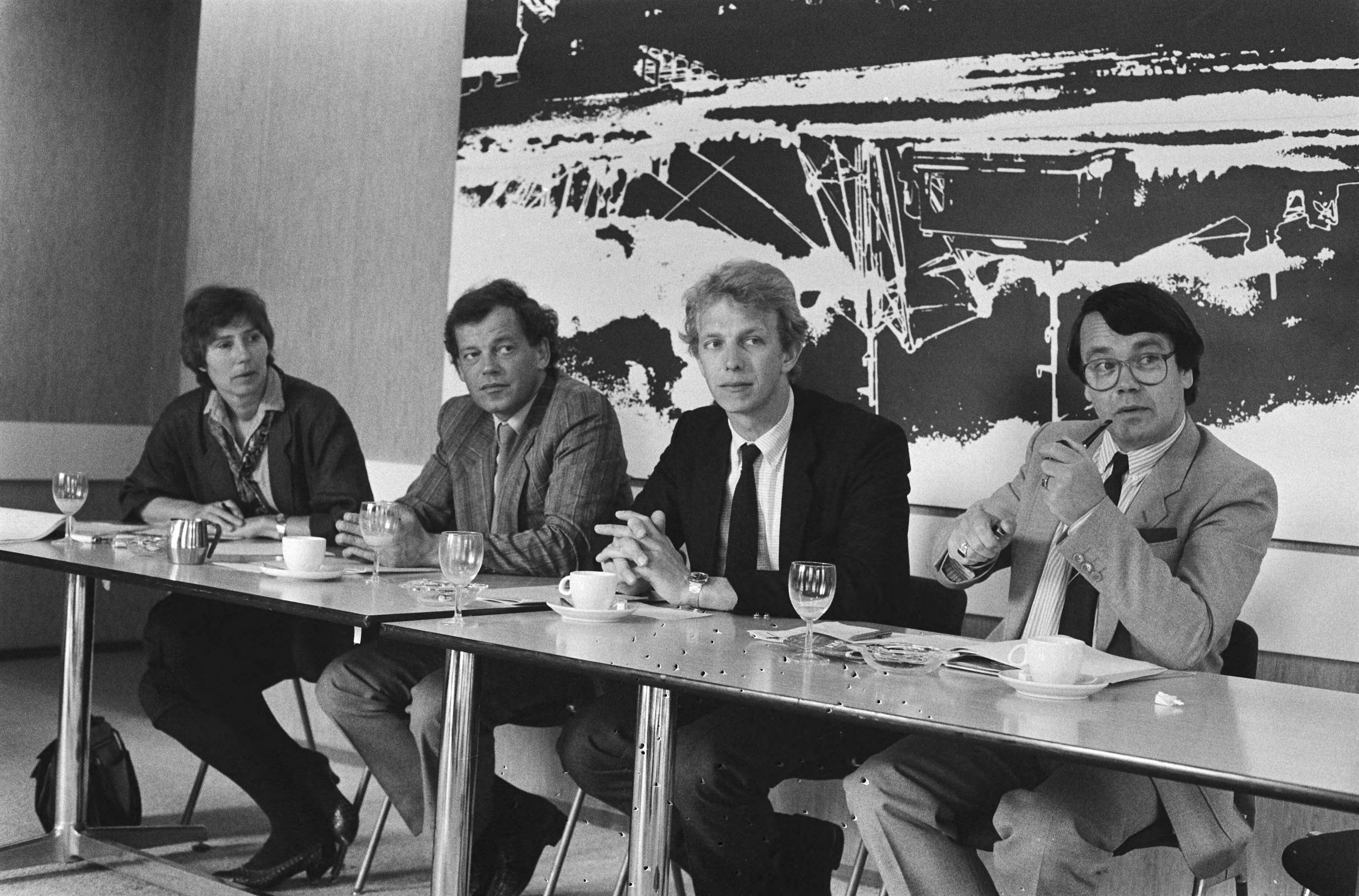 Fotocollectie Anefo — Persconferentie D66 ivm beleid buitenlanders; v.l.n.r. Freek Gerritsen (gem. Almelo), Jan Soeijenbier, M. Engwirda, L. Groenman ( Den Haag) — Foto: Bogaerts, Rob / Anefo. Licentie: Set B: Rechtenvrij / Publiek Domein. Bron: Nationaal Archief. http://hdl.handle.net/10648/ad39bc04-d0b4-102d-bcf8-003048976d84