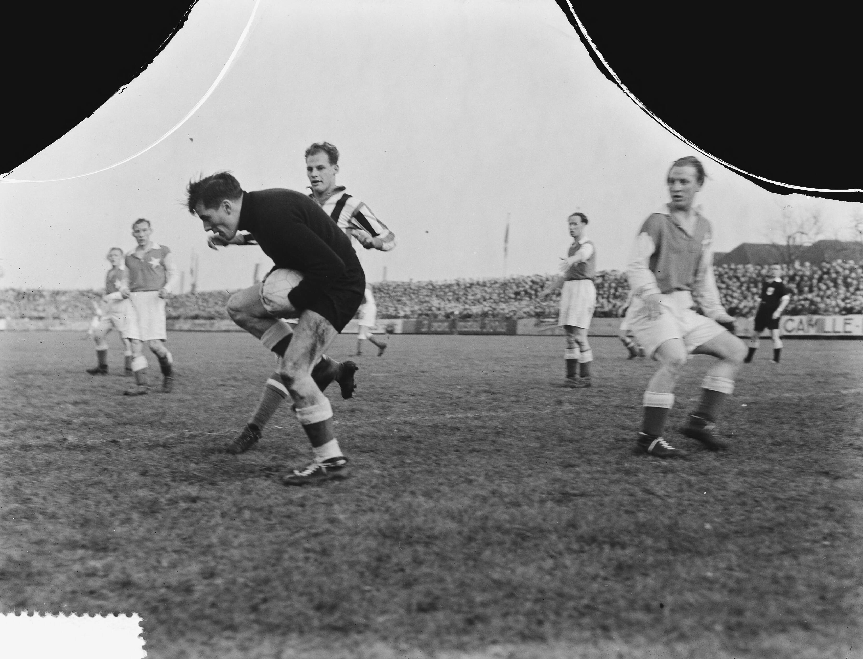 Fotocollectie Anefo — Voetbal. MVV tegen Willem II (0-0). Spelmoment — Foto: Pot, Harry / Anefo. Licentie: Set B: Rechtenvrij / Publiek Domein. Bron: Nationaal Archief. http://hdl.handle.net/10648/a8f3e0f2-d0b4-102d-bcf8-003048976d84