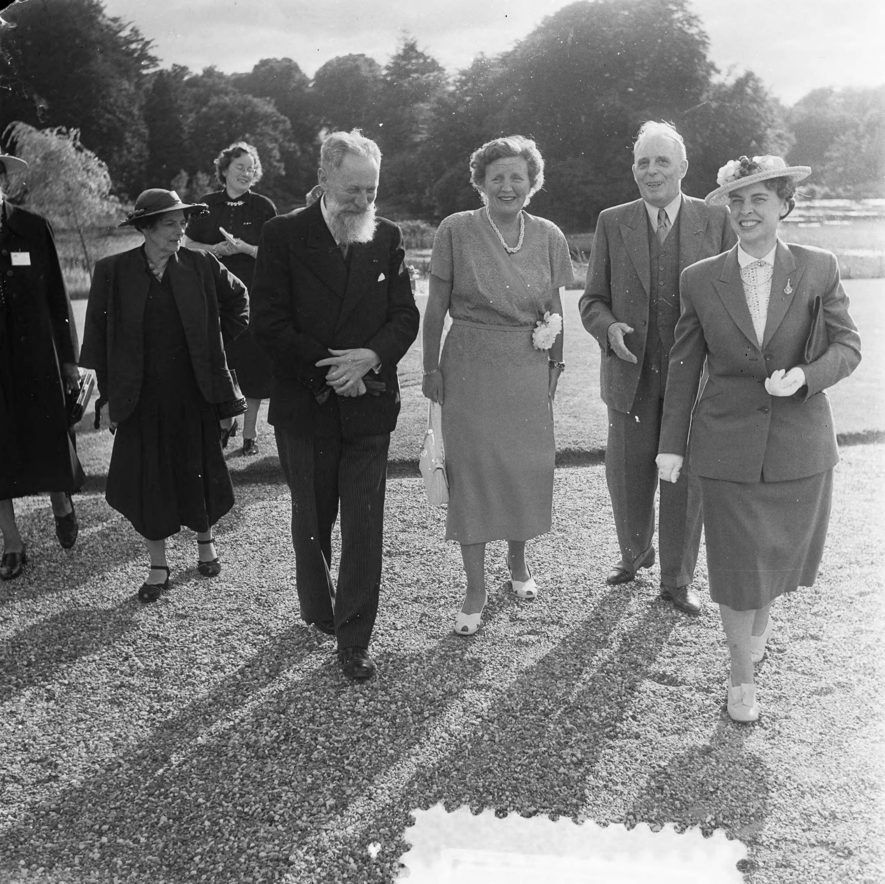 Koningin Juliana heeft op paleis Soestdijk deelnemers ontvangen aan het congres voor historici en museumdirecteuren te Amsterdam — Foto: Noske, J.D. / Anefo. — Licentie: Set B: Rechtenvrij / Publiek Domein. Bron: Nationaal Archief. http://hdl.handle.net/10648/a8fd7d7e-d0b4-102d-bcf8-003048976d84