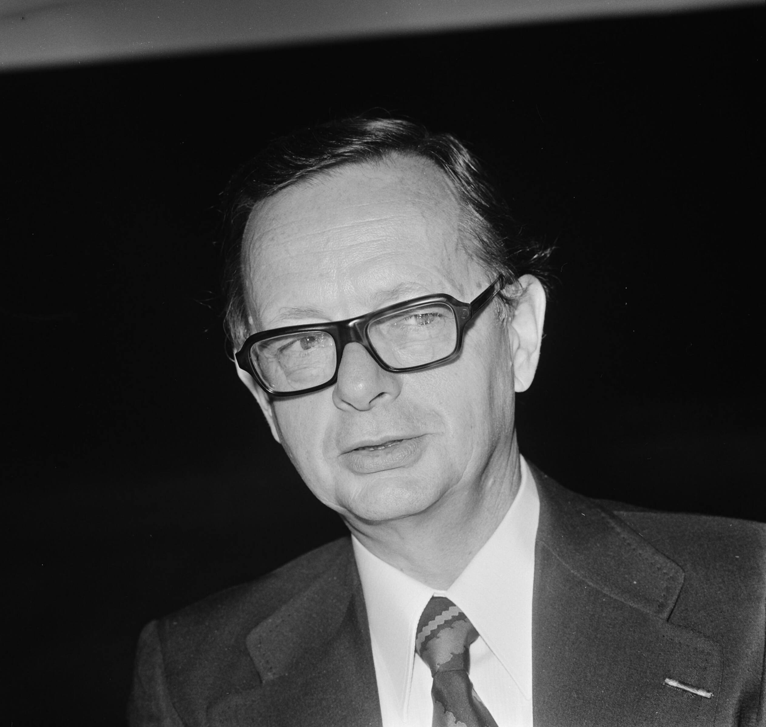 Fotocollectie Anefo — Accountantsdag in Nederlands Congrescentrum te Den Haag nummer 3 J. A. Burggraaf , registeraccountant (kop), num 4 prof. mr. J. van der Hoeven (kop) — Foto: Mieremet, Rob / Anefo. Licentie: Set B: Rechtenvrij / Publiek Domein. Bron: Nationaal Archief. http://hdl.handle.net/10648/ac39a8a0-d0b4-102d-bcf8-003048976d84