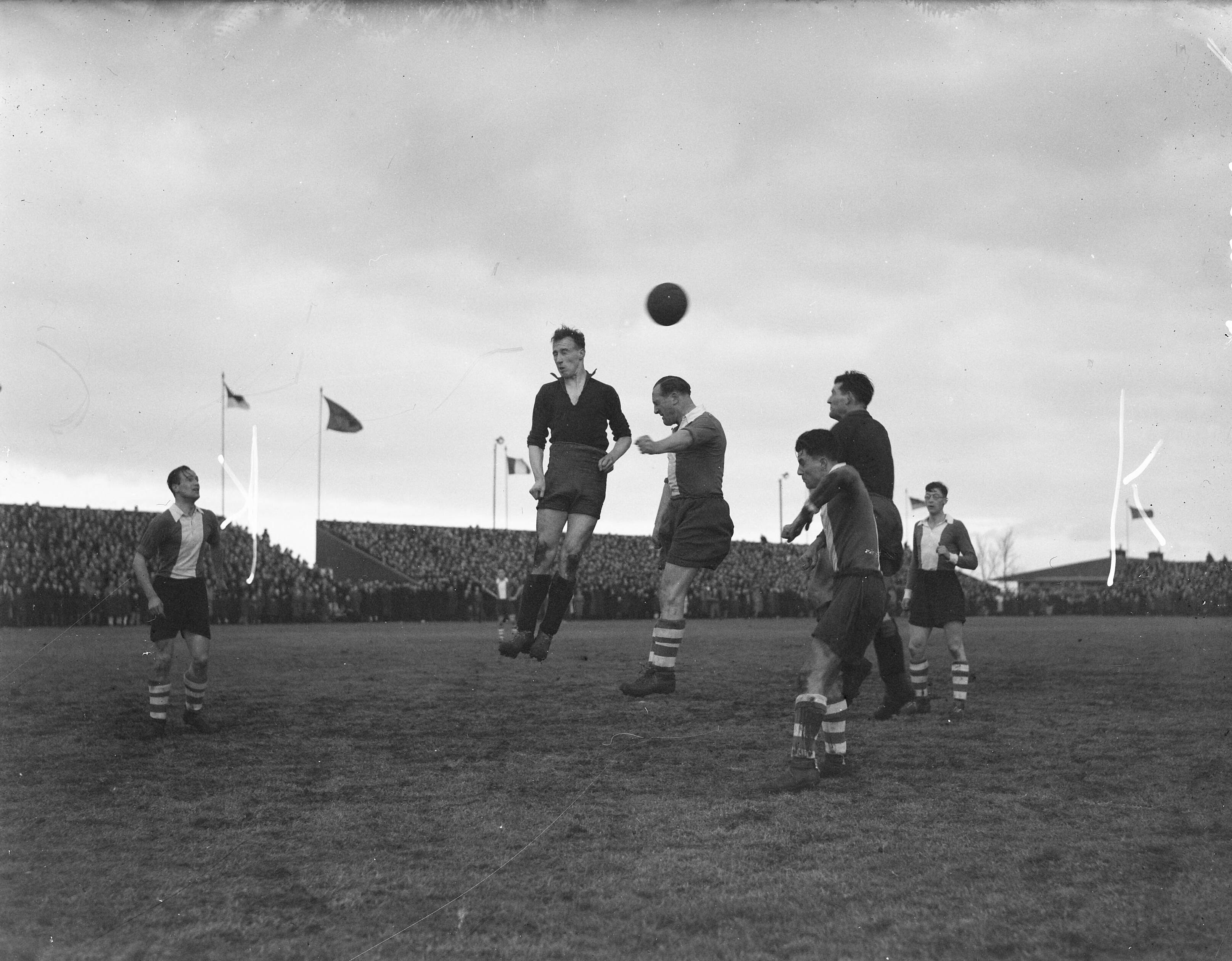 Fotocollectie Anefo — Voetbal. Haarlem-Neptunus (1-3) . Spelmoment — Foto: Sagers, Harry / Anefo. Licentie: Set B: Rechtenvrij / Publiek Domein. Bron: Nationaal Archief. http://hdl.handle.net/10648/a8a467ca-d0b4-102d-bcf8-003048976d84
