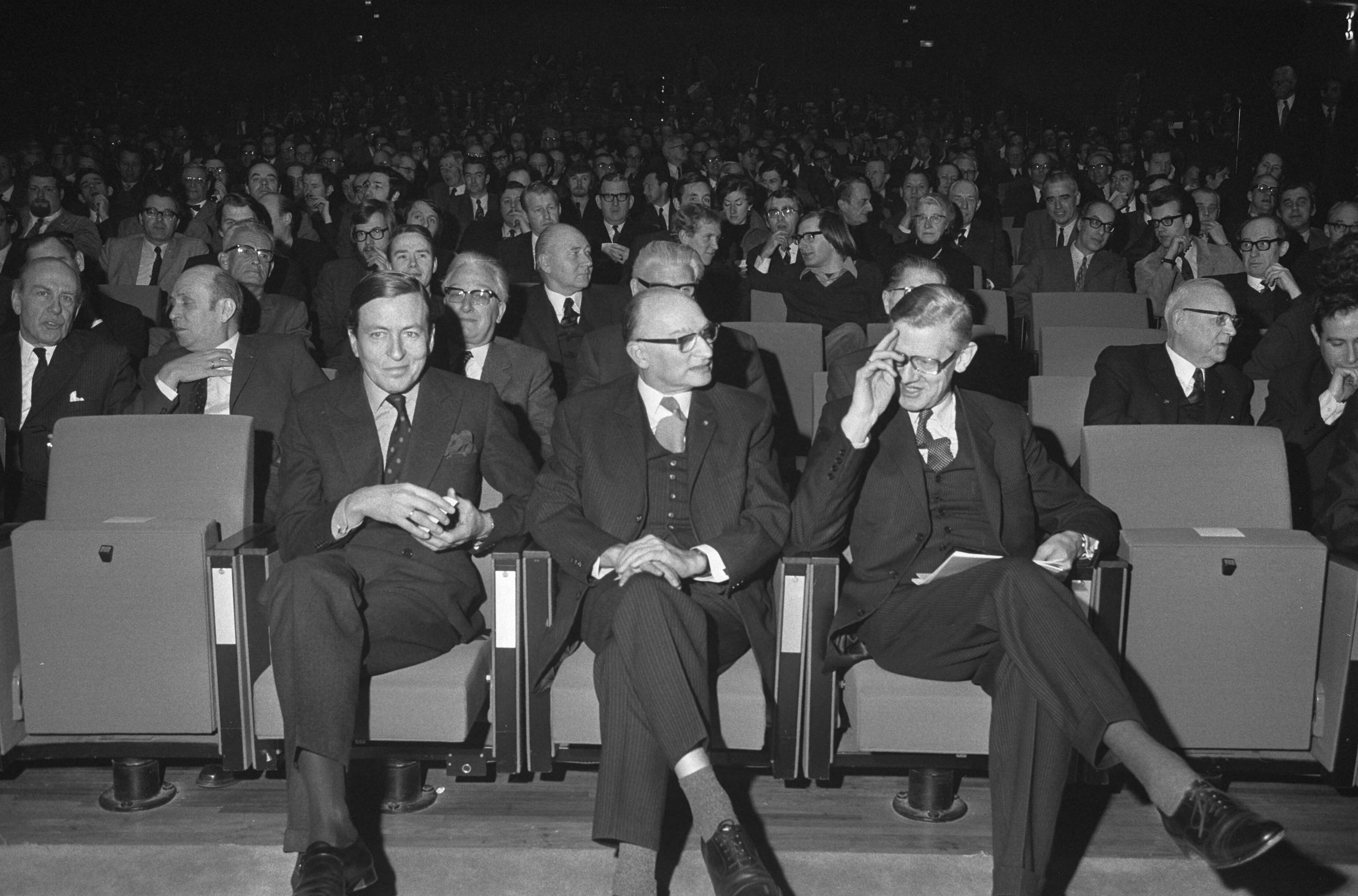 Fotocollectie Anefo — Congres over stadsvernieuwing in congresgebouw Den Haag — Foto: Peters, Hans / Anefo. Licentie: Set B: Rechtenvrij / Publiek Domein. Bron: Nationaal Archief. http://hdl.handle.net/10648/abdf257e-d0b4-102d-bcf8-003048976d84
