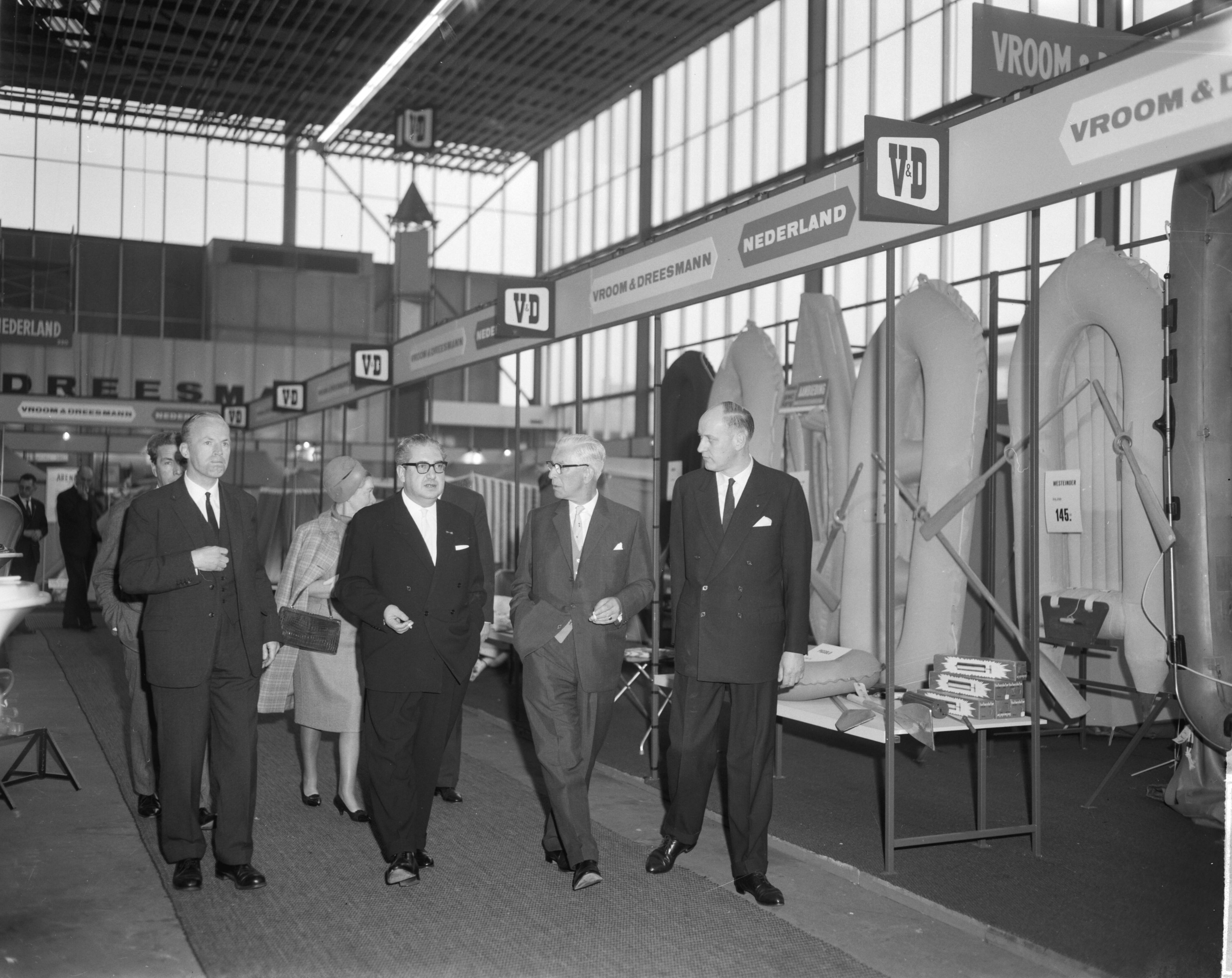 Fotocollectie Anefo — Hiswa Goed Kamp tentoonstelling in de RAI te Amsterdam — Foto: Bilsen, Joop van / Anefo. Licentie: Set B: Rechtenvrij / Publiek Domein. Bron: Nationaal Archief. http://hdl.handle.net/10648/aa32d3ec-d0b4-102d-bcf8-003048976d84