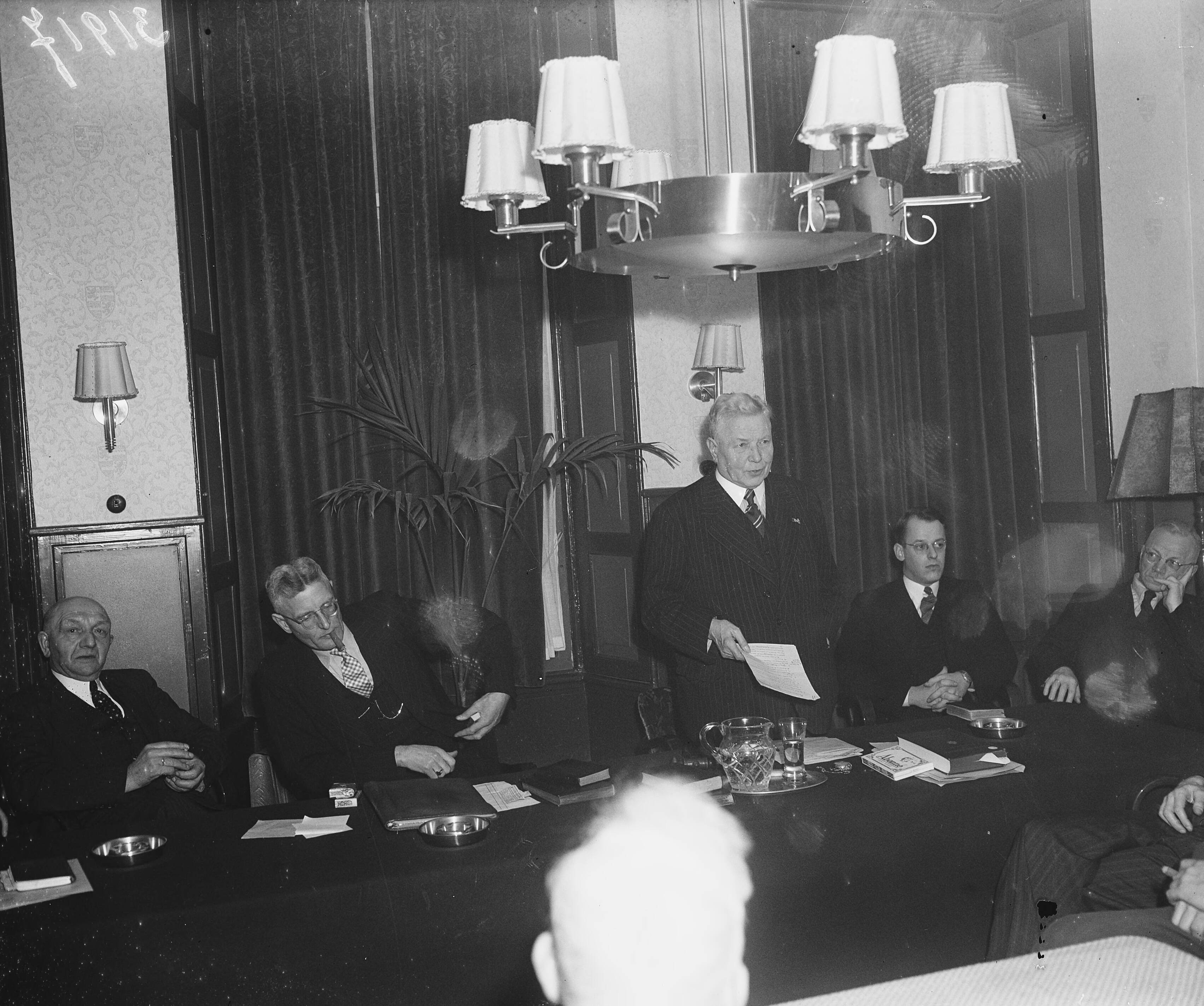 Fotocollectie Anefo — Opdracht A. R. Paels . Conferentie Breda — Foto: Merk, Ben / Anefo. Licentie: Set B: Rechtenvrij / Publiek Domein. Bron: Nationaal Archief. http://hdl.handle.net/10648/a8c29556-d0b4-102d-bcf8-003048976d84