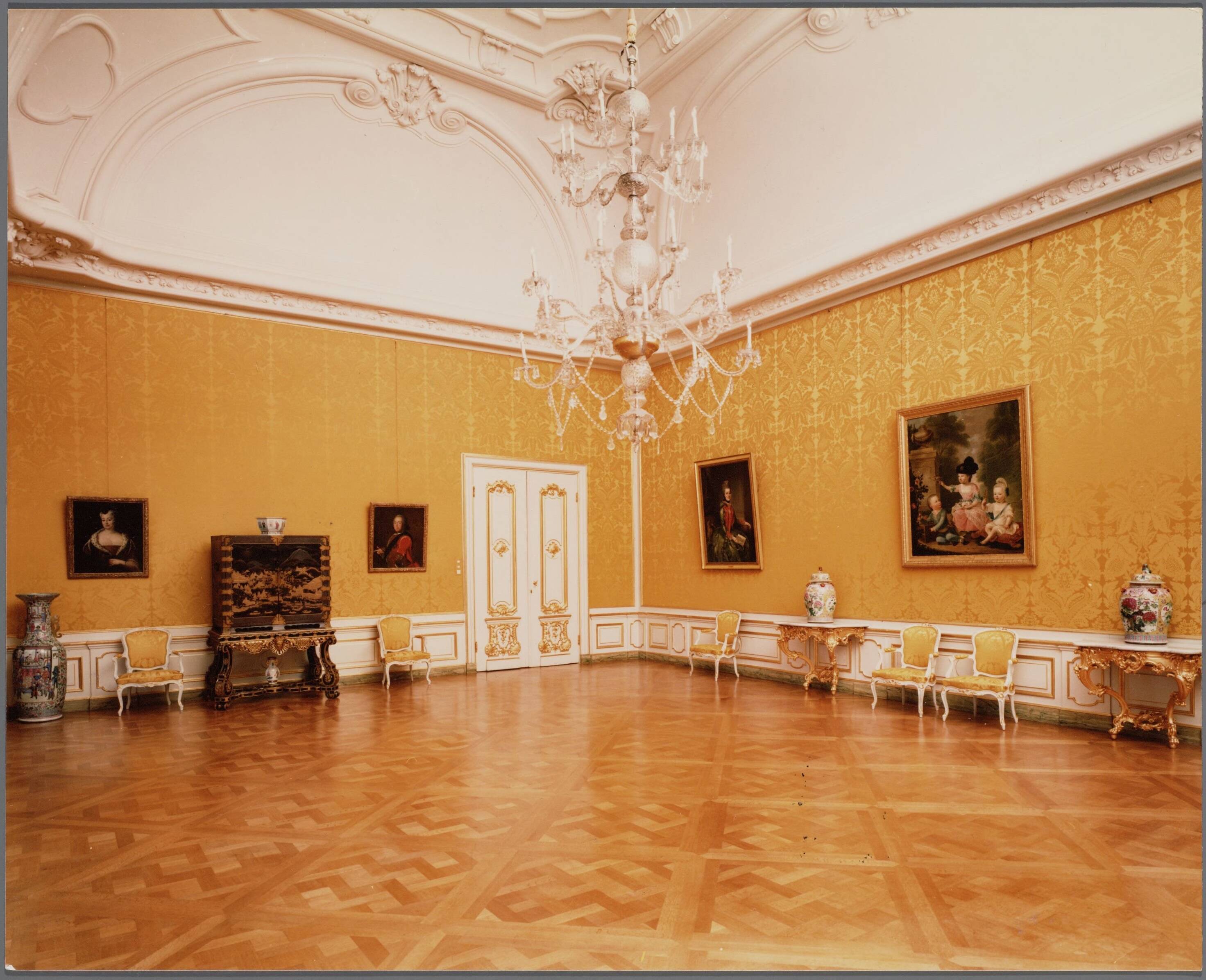 Paleis Huis ten Bosch te Den Haag — De balzaal — Foto: Hofmeester, Bart / RVD. Licentie: Set B: Rechtenvrij / Publiek Domein. Bron: Nationaal Archief. http://hdl.handle.net/10648/afa8a7fc-d0b4-102d-bcf8-003048976d84