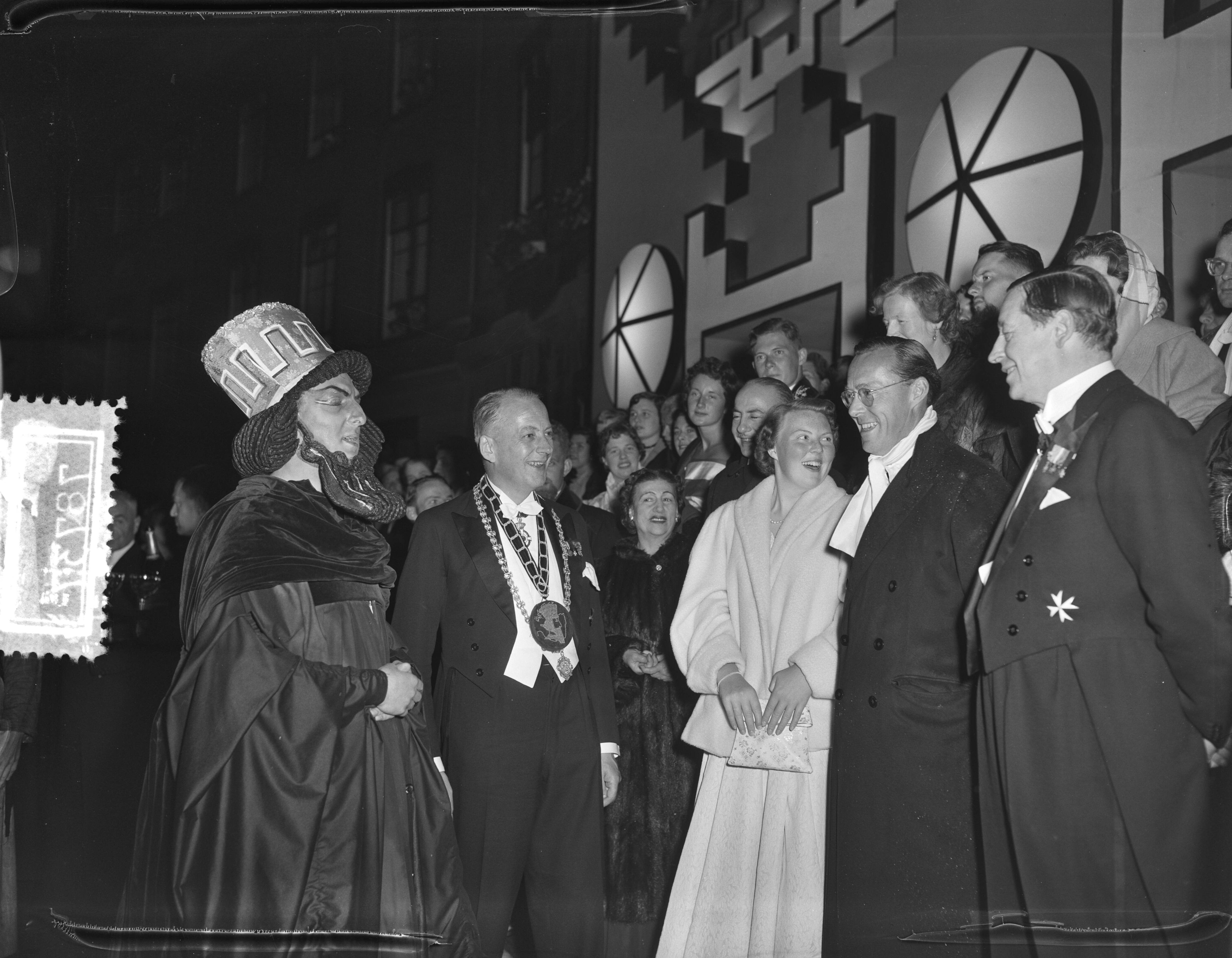 Lustrum USC Utrecht (1956) — USC-lustrumspel "Xerxes" — Foto: Bilsen, Joop van / Anefo. Licentie: Set B: Rechtenvrij / Publiek Domein. Bron: Nationaal Archief. http://hdl.handle.net/10648/a94b3802-d0b4-102d-bcf8-003048976d84