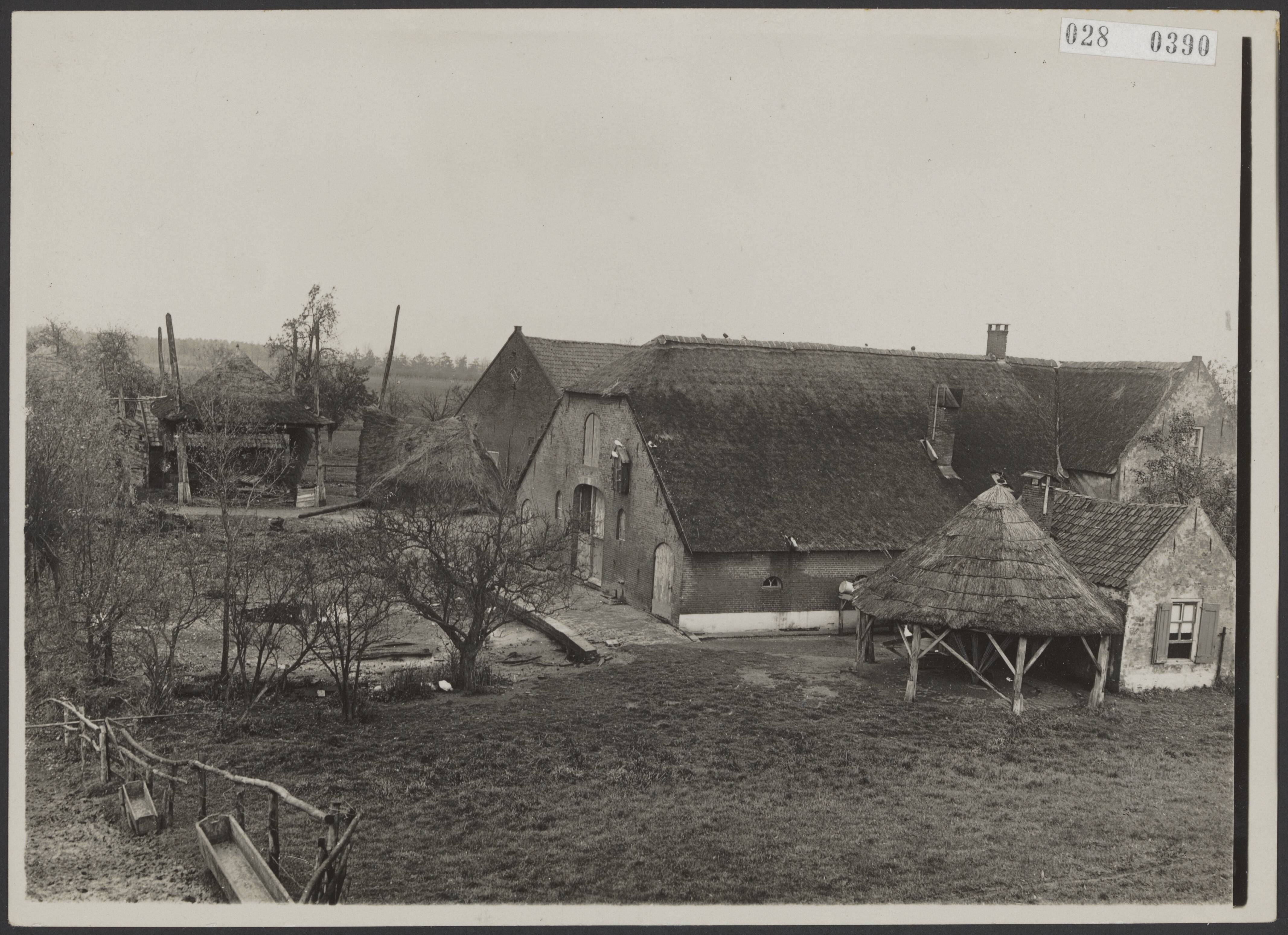Fotocollectie Elsevier Binnenland — Boerderij bij Wijk bij Duurstede — Foto: Onbekend / Publiek Domein of Rechtenvrij. Licentie: Set B: Rechtenvrij / Publiek Domein. Bron: Nationaal Archief. http://hdl.handle.net/10648/addda864-d0b4-102d-bcf8-003048976d84