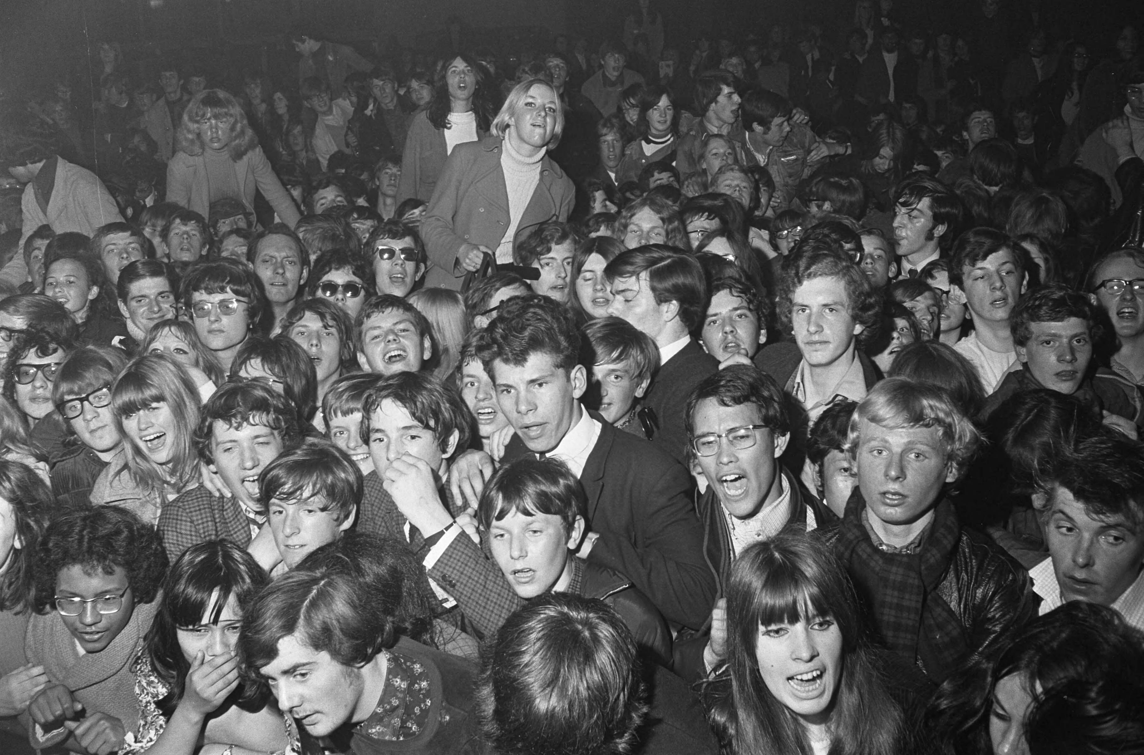 Fotocollectie Anefo — Optreden Rolling Stones in Houtrusthallen te Den Haag — Foto: Merk, Ben / Anefo. Licentie: Set B: Rechtenvrij / Publiek Domein. Bron: Nationaal Archief. http://hdl.handle.net/10648/ab15ae24-d0b4-102d-bcf8-003048976d84
