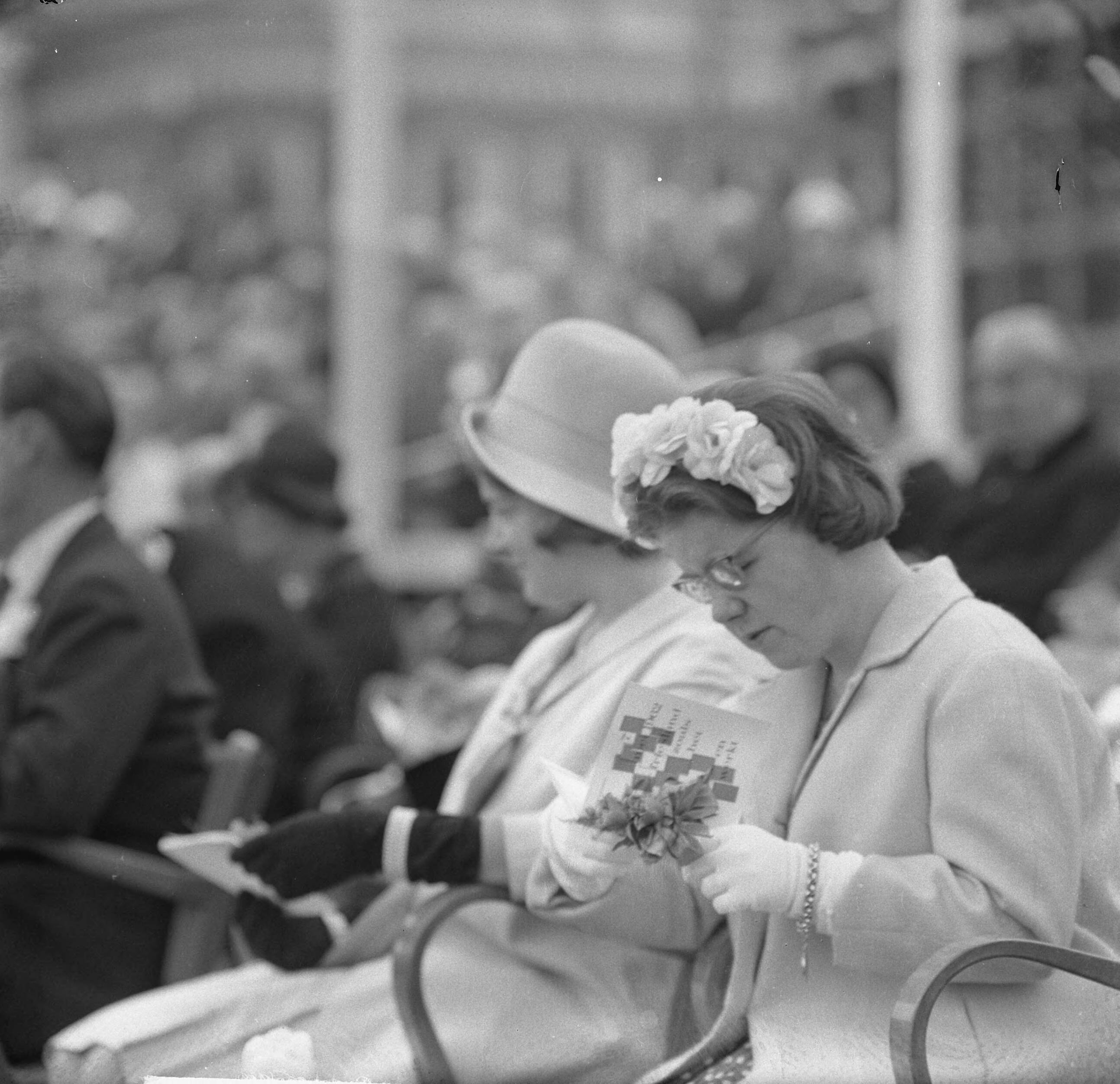 Koninklijk bezoek aan Groningen en Friesland (1962) — Koninklijk bezoek aan Leeuwarden — Foto: Nijs, Jac. de / Anefo. Licentie: Set B: Rechtenvrij / Publiek Domein. Bron: Nationaal Archief. http://hdl.handle.net/10648/aa070686-d0b4-102d-bcf8-003048976d84