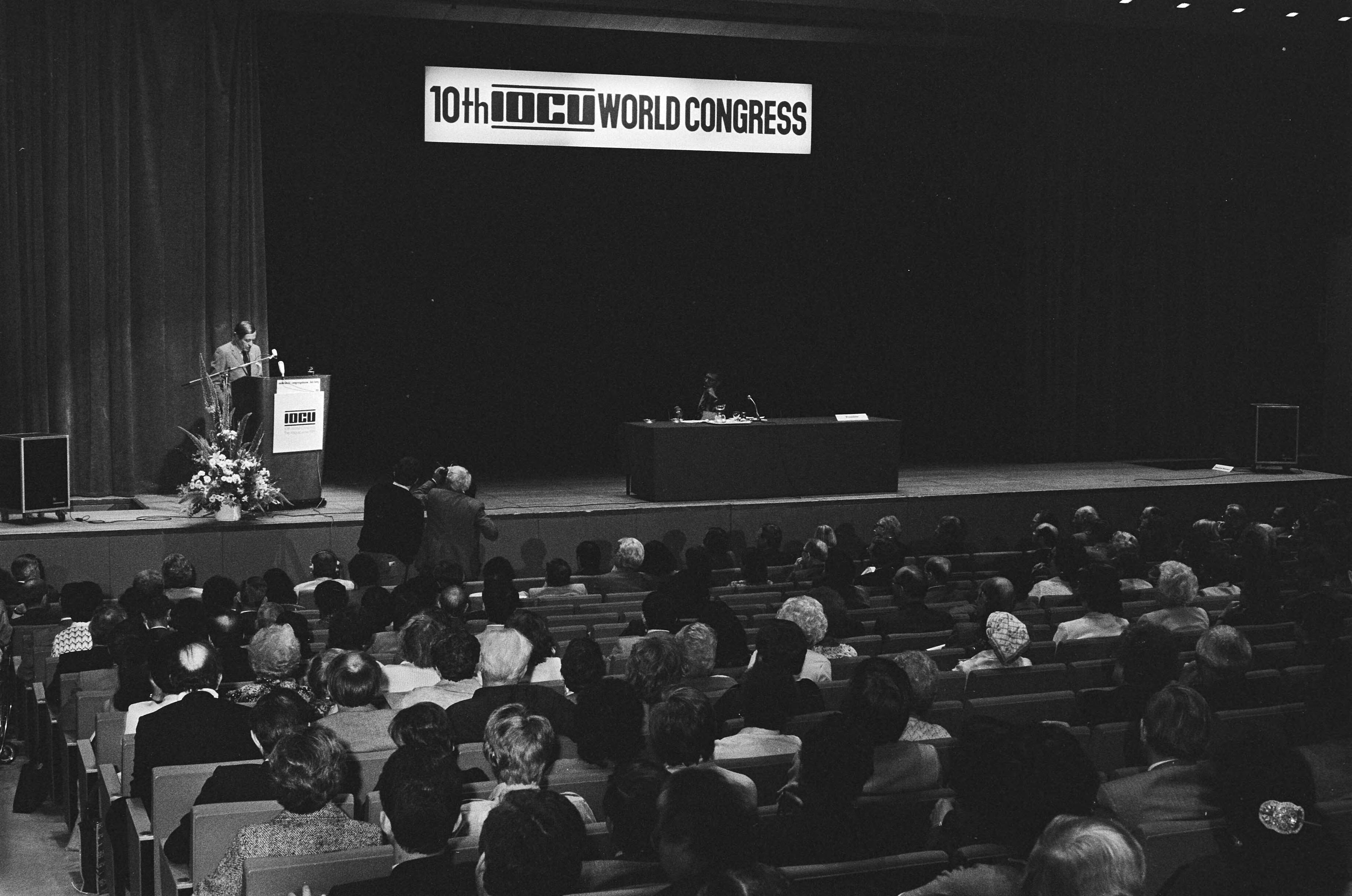 Fotocollectie Anefo — 10e Wereldcongres van de Internationale Organisation of Consumers Union in Congresgebouw Den Haag ; overzicht van het congres — Foto: Antonisse, Marcel / Anefo. Licentie: Set B: Rechtenvrij / Publiek Domein. Bron: Nationaal Archief. http://hdl.handle.net/10648/acfe8fbc-d0b4-102d-bcf8-003048976d84
