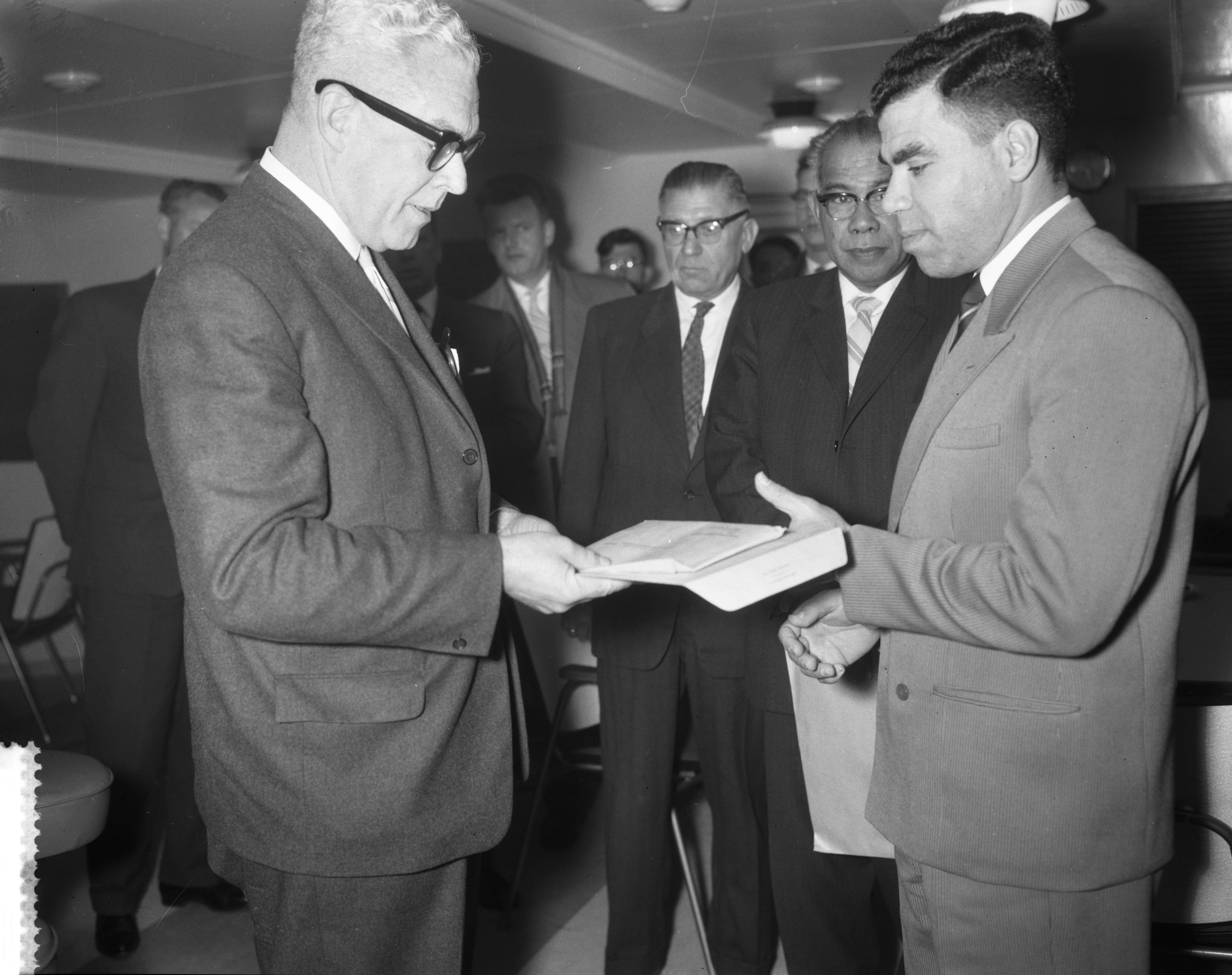 Fotocollectie Anefo — Overdracht schip bij de Zaanlandse Scheepsbouw Maatschappij te Zaandam — Foto: Bilsen, Joop van / Anefo. Licentie: Set B: Rechtenvrij / Publiek Domein. Bron: Nationaal Archief. http://hdl.handle.net/10648/a9bf769a-d0b4-102d-bcf8-003048976d84